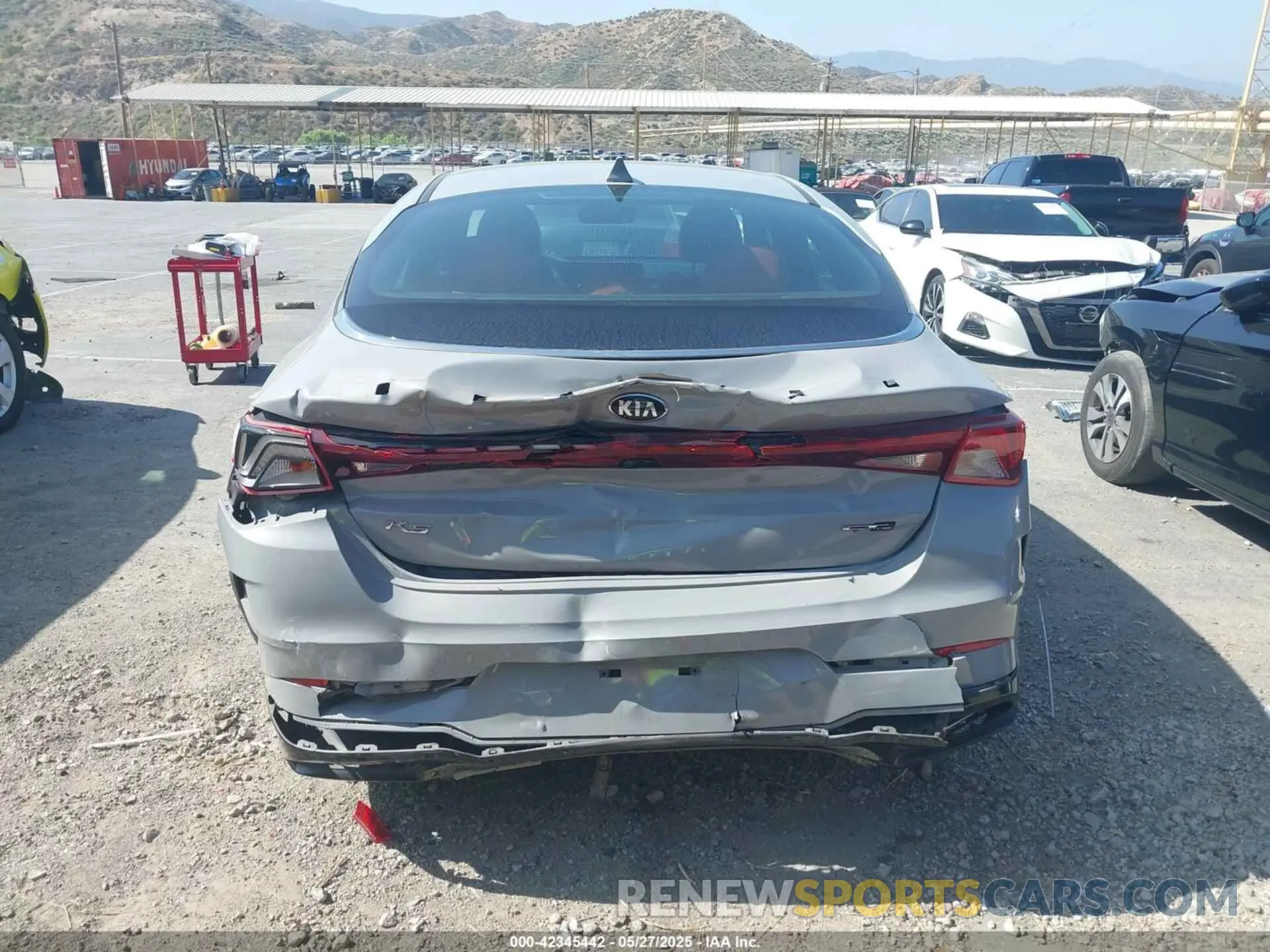 16 Photograph of a damaged car 5XXG64J25MG039708 KIA K5 2021