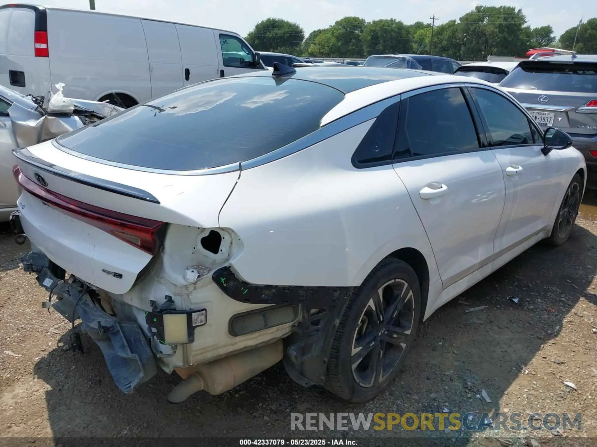 4 Photograph of a damaged car 5XXG64J26MG065718 KIA K5 2021