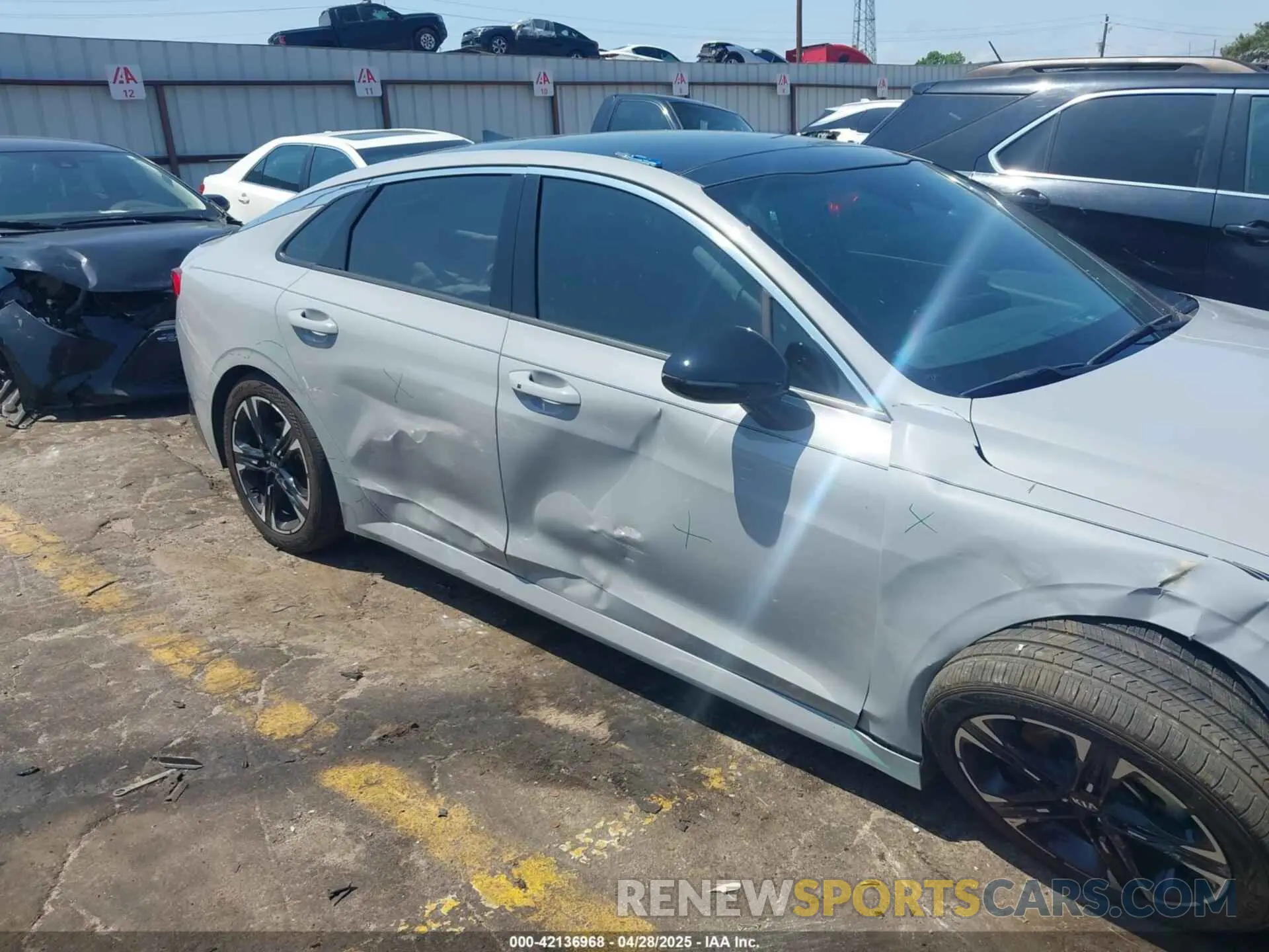 17 Photograph of a damaged car 5XXG64J26MG070398 KIA K5 2021