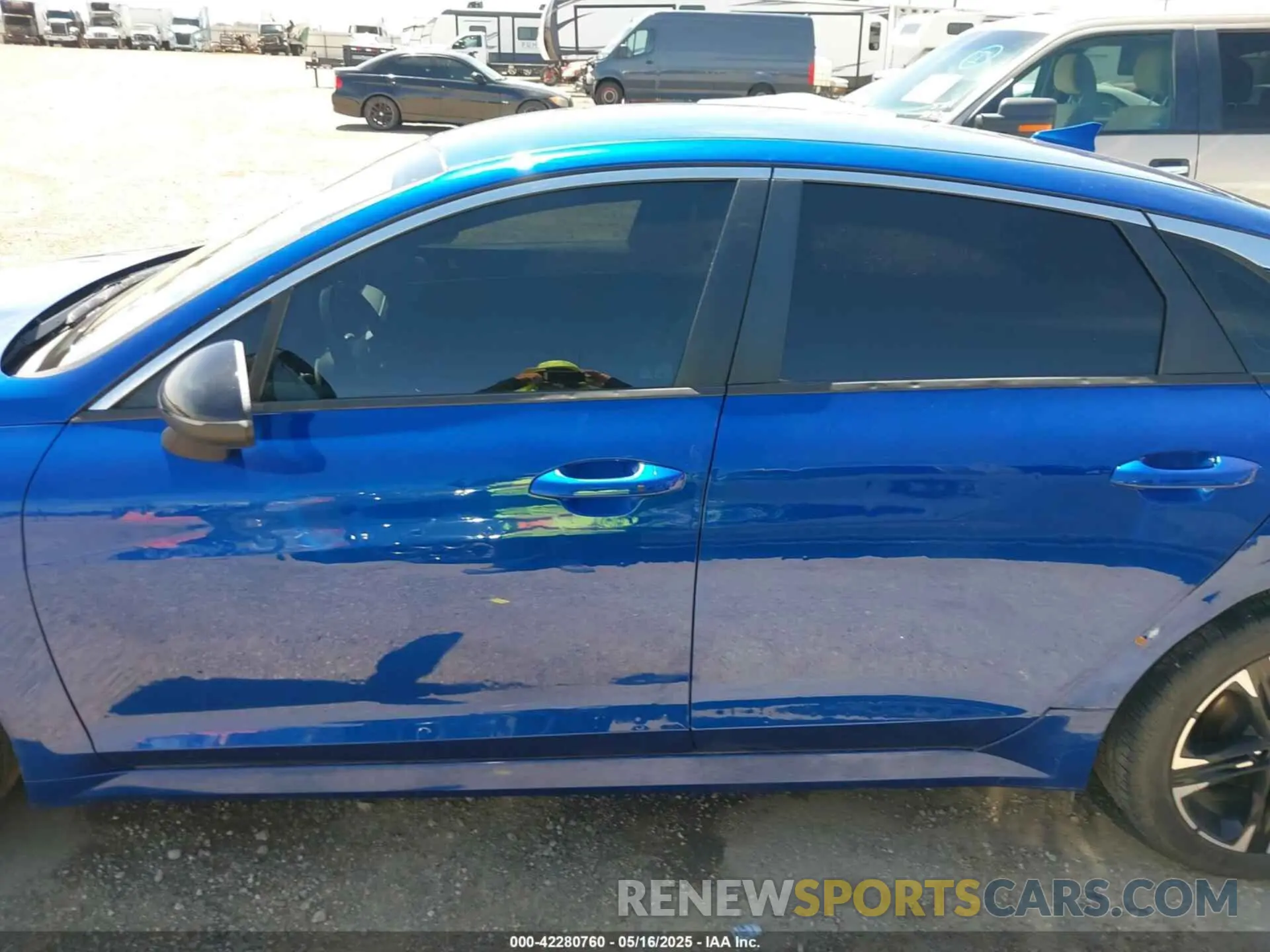 14 Photograph of a damaged car 5XXG64J27MG020285 KIA K5 2021