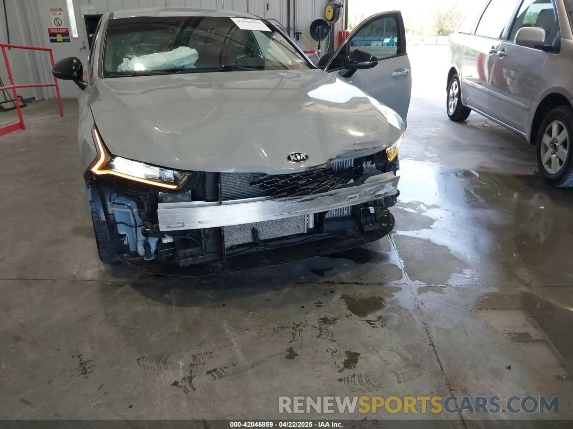 6 Photograph of a damaged car 5XXG64J2XMG019468 KIA K5 2021