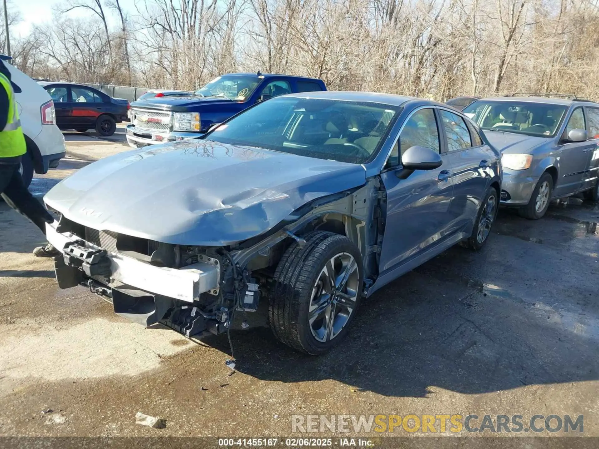 2 Photograph of a damaged car 5XXG14J21NG113805 KIA K5 2022