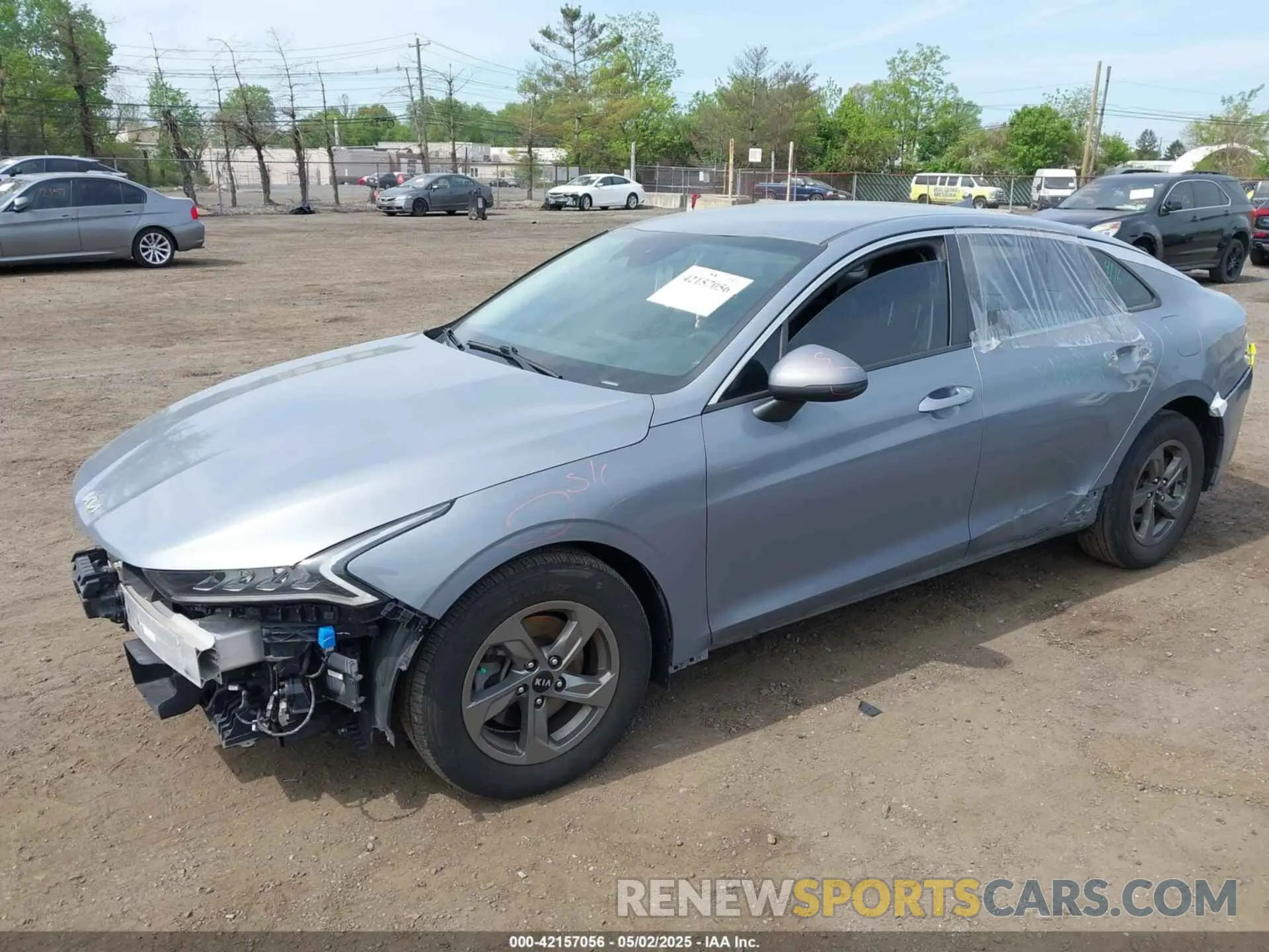 2 Photograph of a damaged car 5XXG14J21NG122942 KIA K5 2022