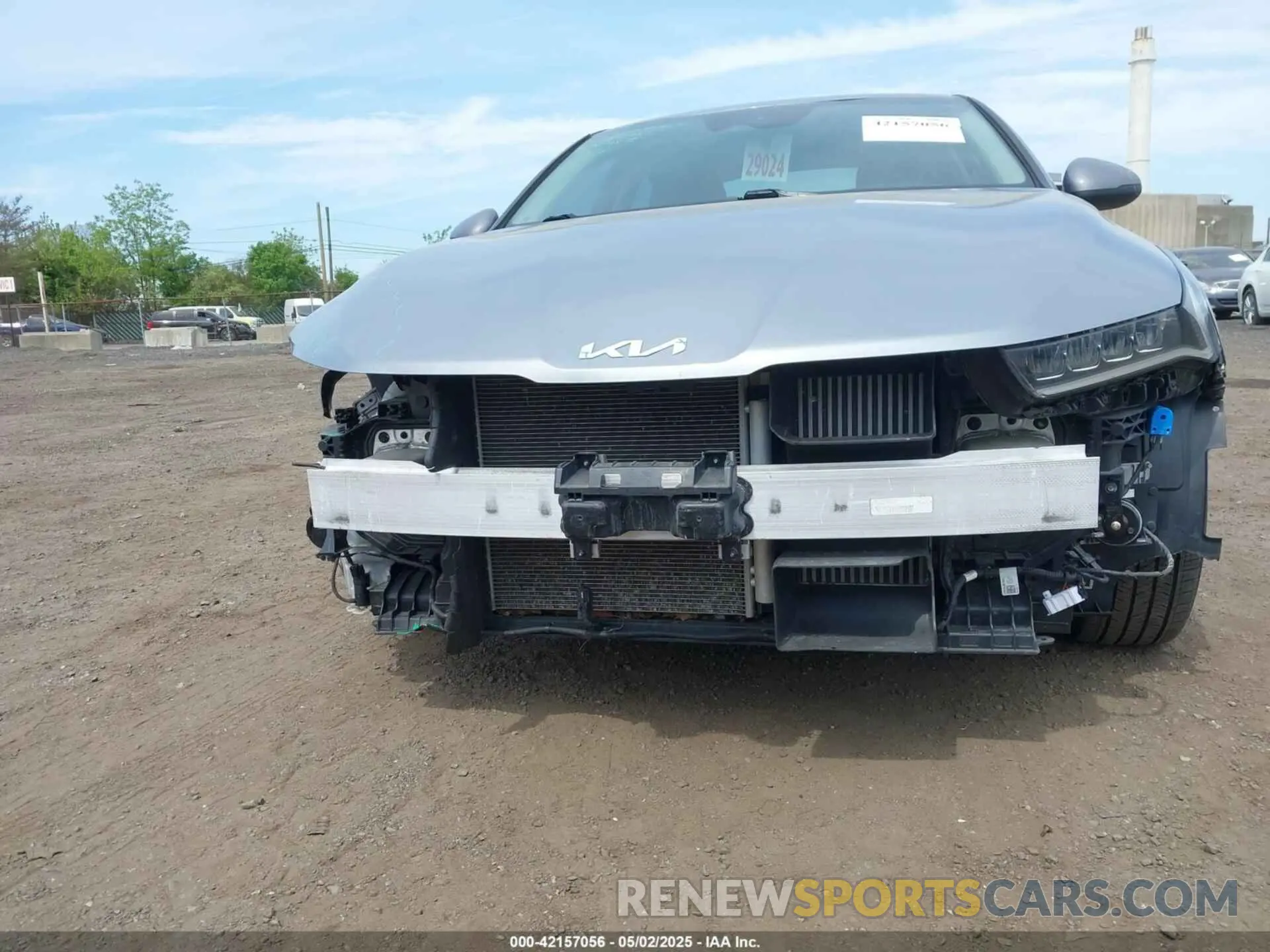 6 Photograph of a damaged car 5XXG14J21NG122942 KIA K5 2022