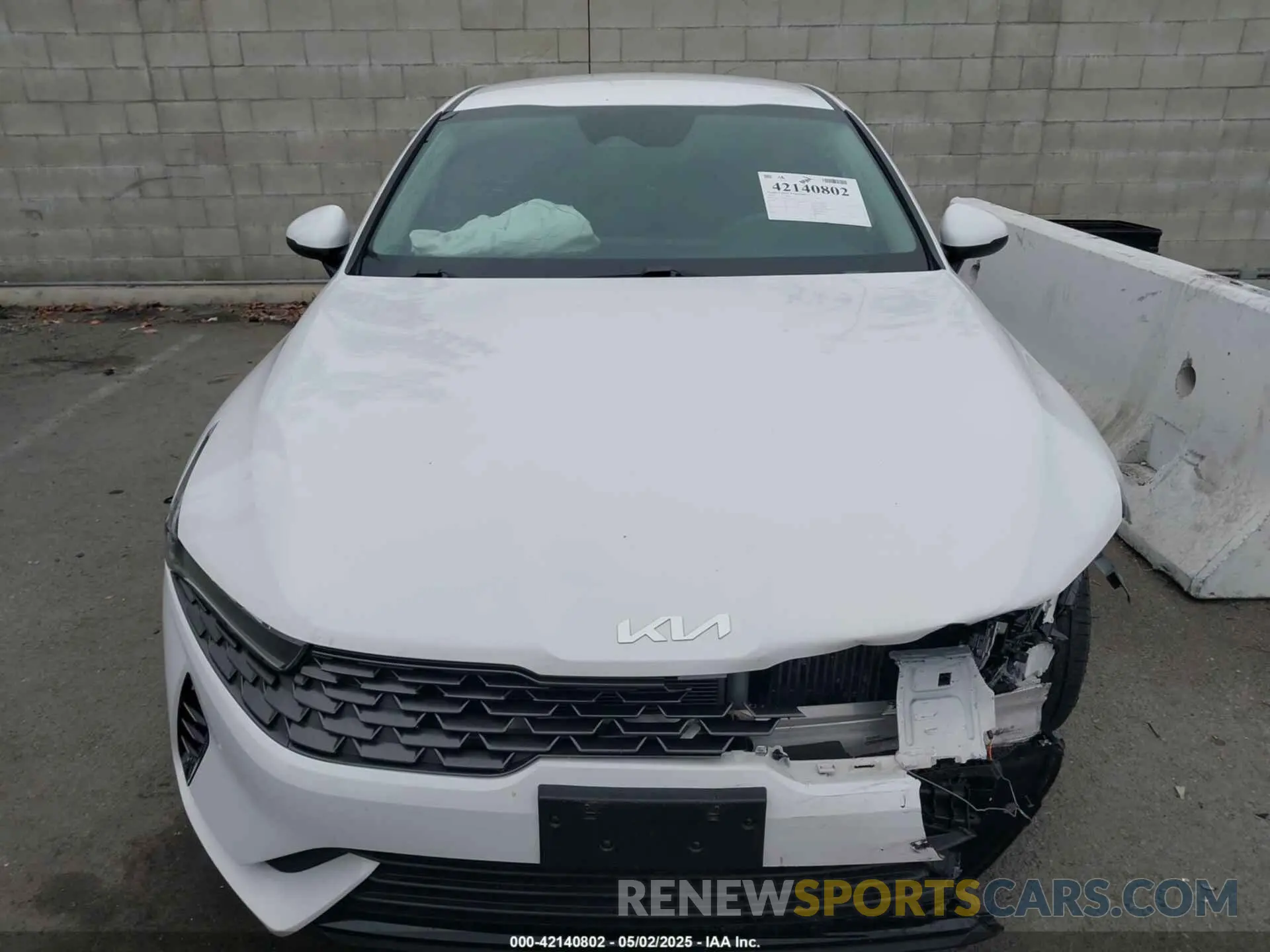 13 Photograph of a damaged car 5XXG14J21NG132855 KIA K5 2022