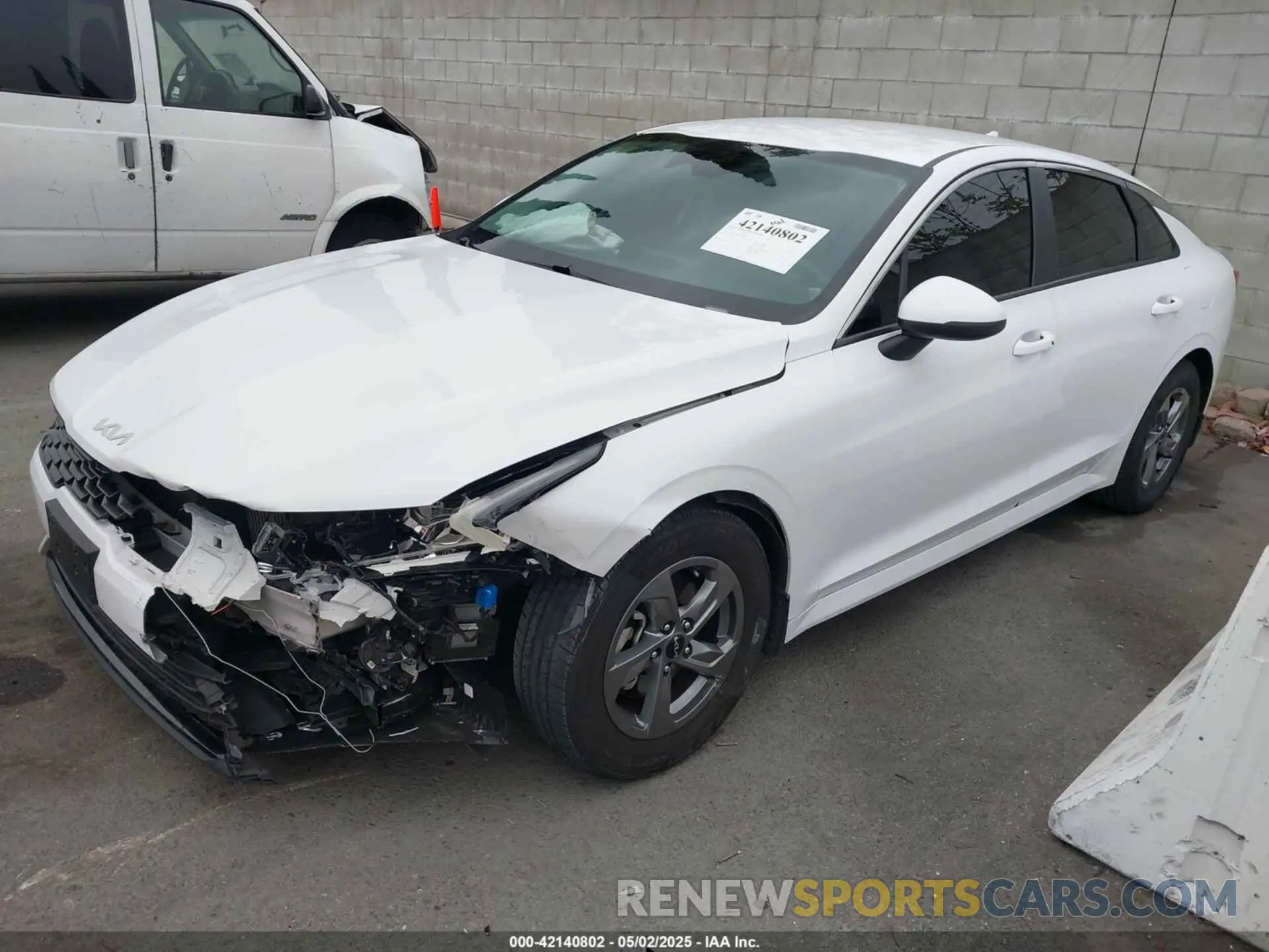 2 Photograph of a damaged car 5XXG14J21NG132855 KIA K5 2022