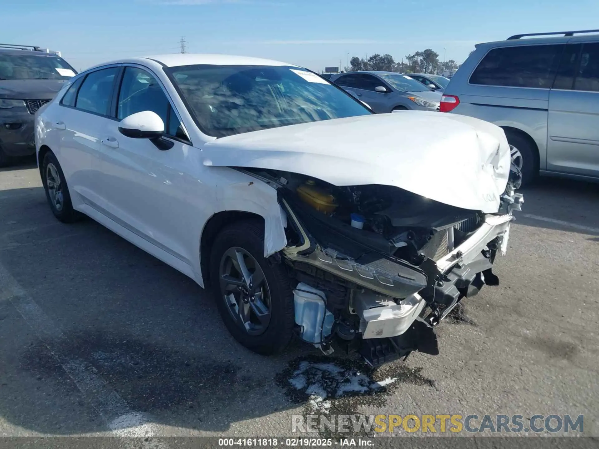 1 Photograph of a damaged car 5XXG14J21NG154239 KIA K5 2022
