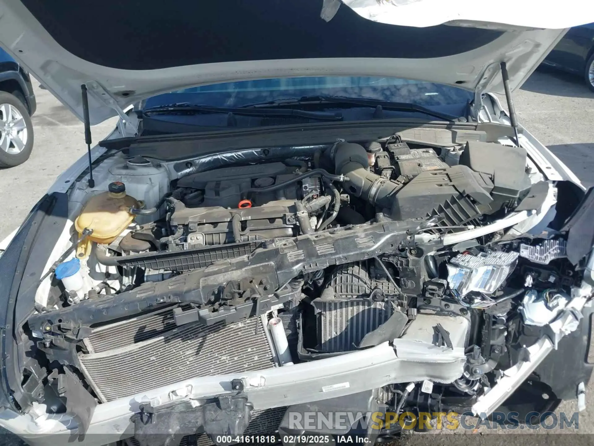 10 Photograph of a damaged car 5XXG14J21NG154239 KIA K5 2022