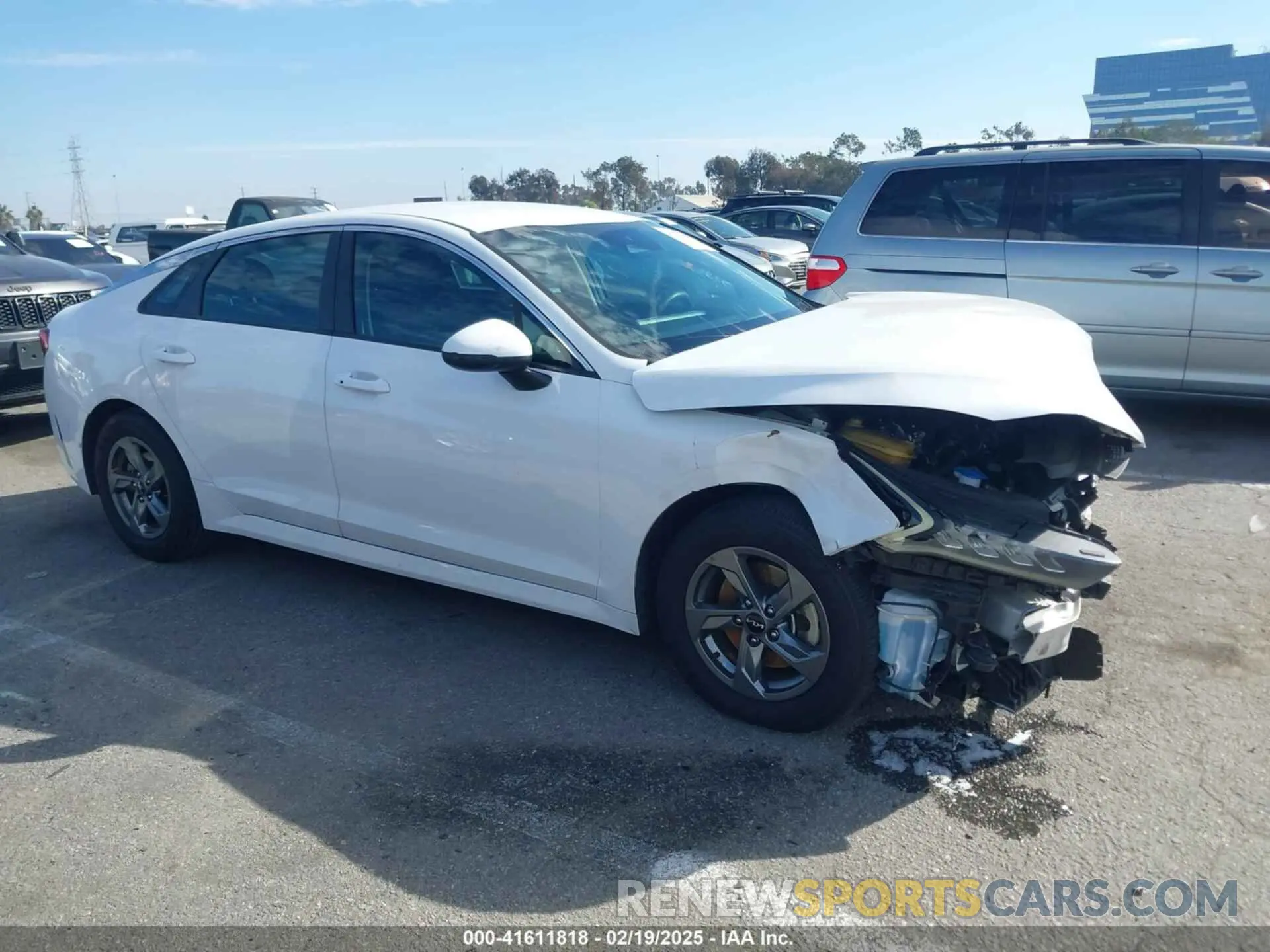 13 Photograph of a damaged car 5XXG14J21NG154239 KIA K5 2022