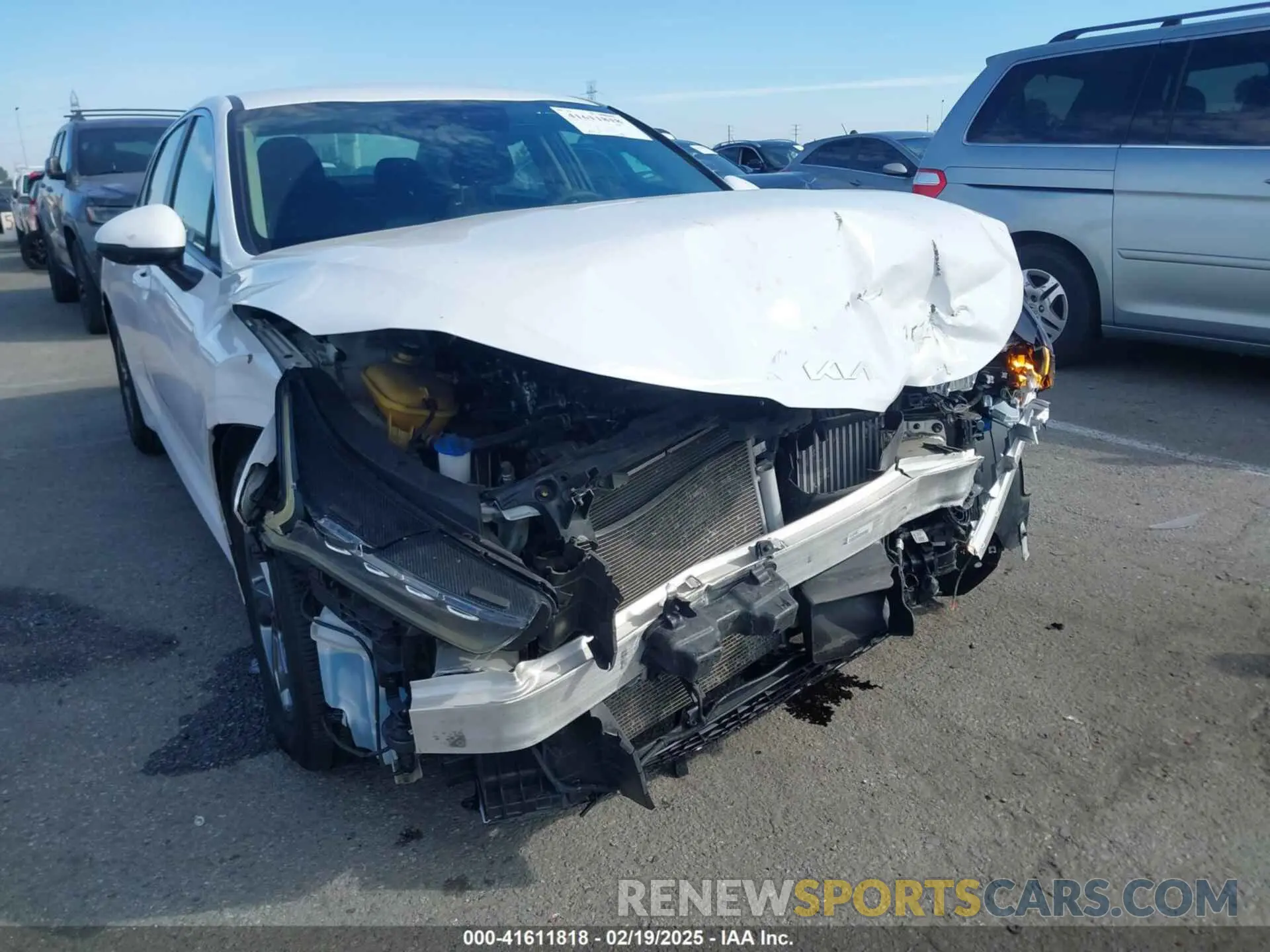 18 Photograph of a damaged car 5XXG14J21NG154239 KIA K5 2022