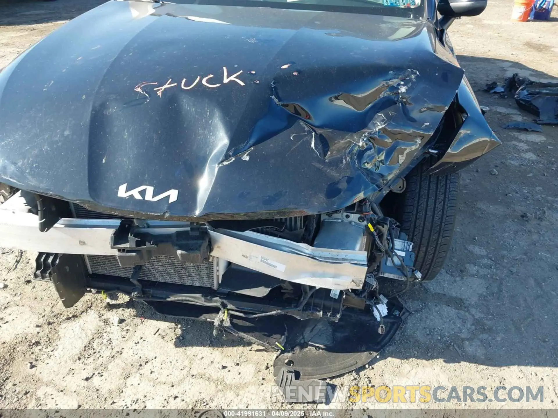 6 Photograph of a damaged car 5XXG14J22NG097677 KIA K5 2022