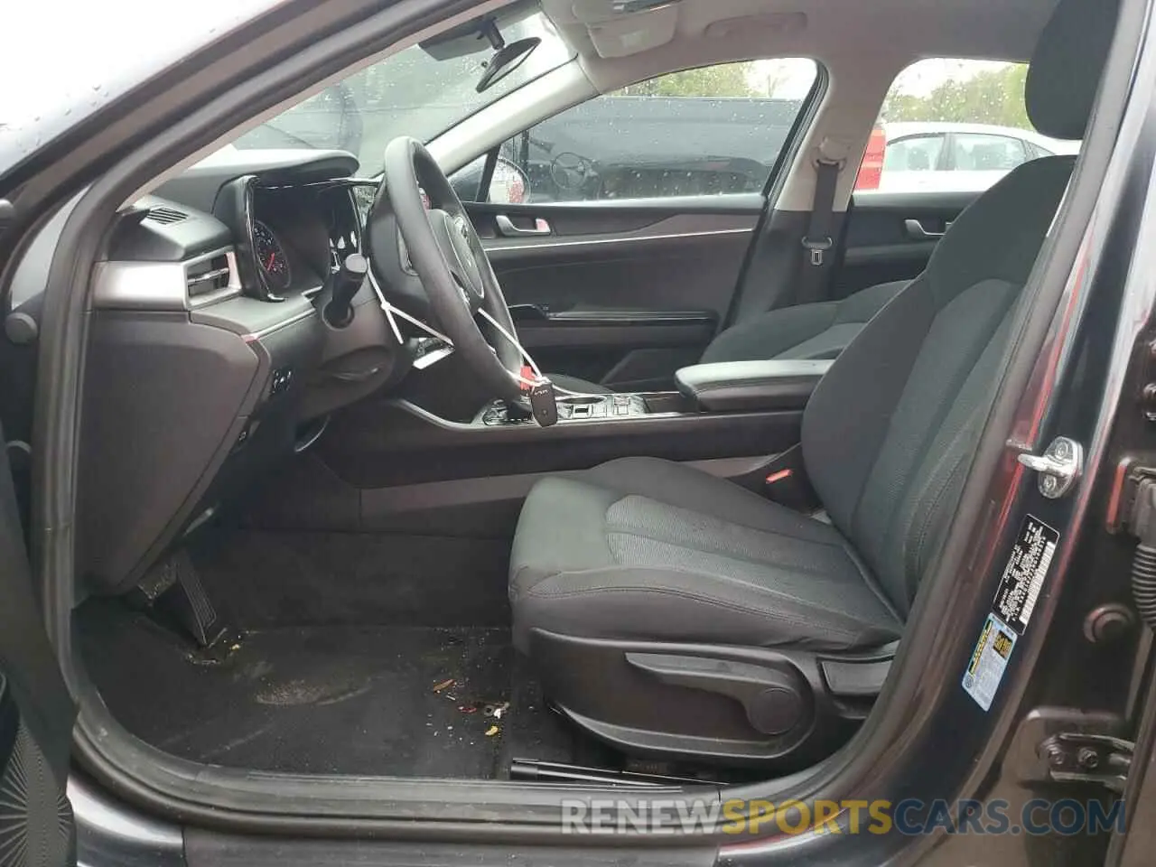7 Photograph of a damaged car 5XXG14J22NG108516 KIA K5 2022