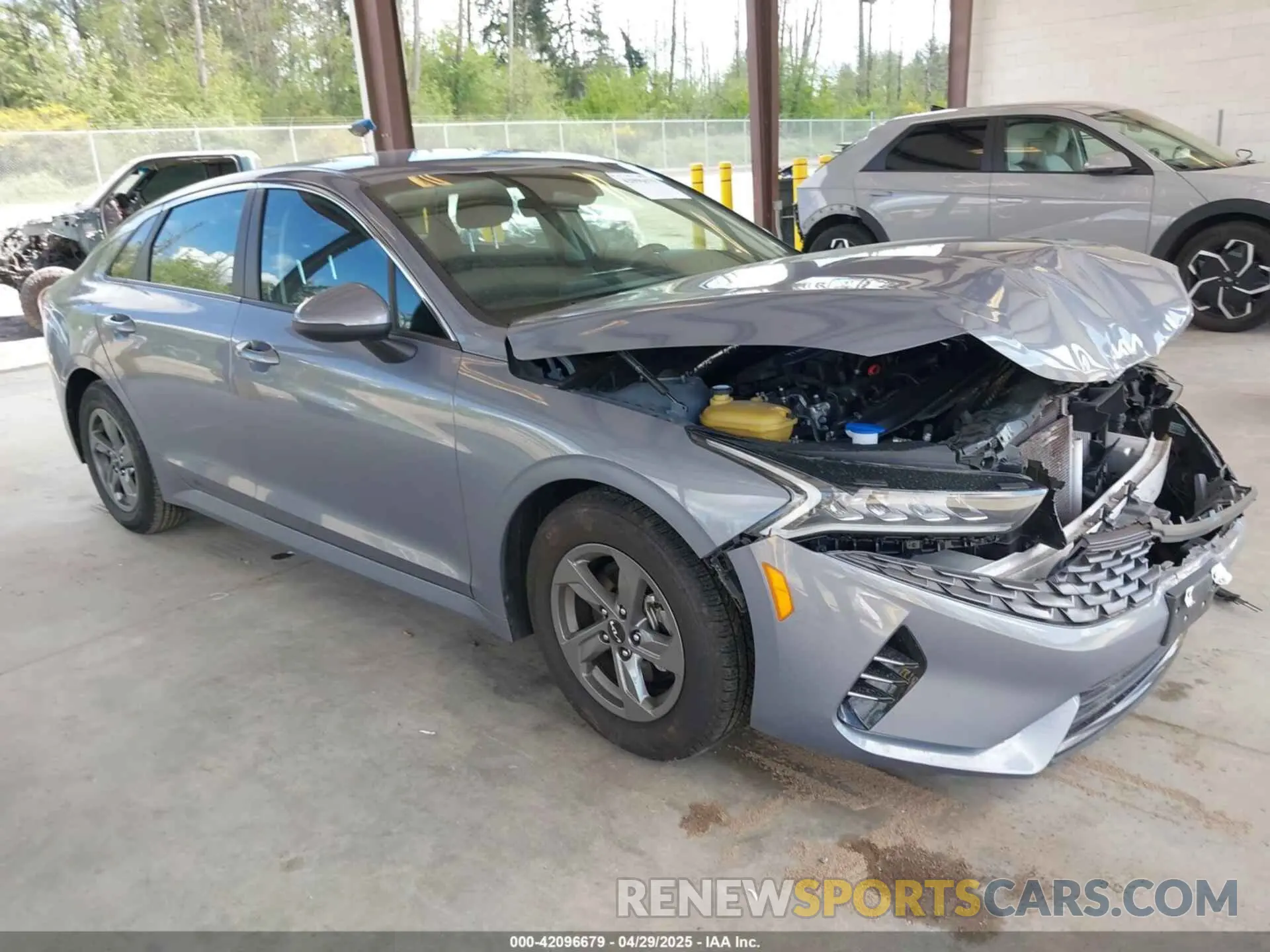 1 Photograph of a damaged car 5XXG14J23NG090639 KIA K5 2022