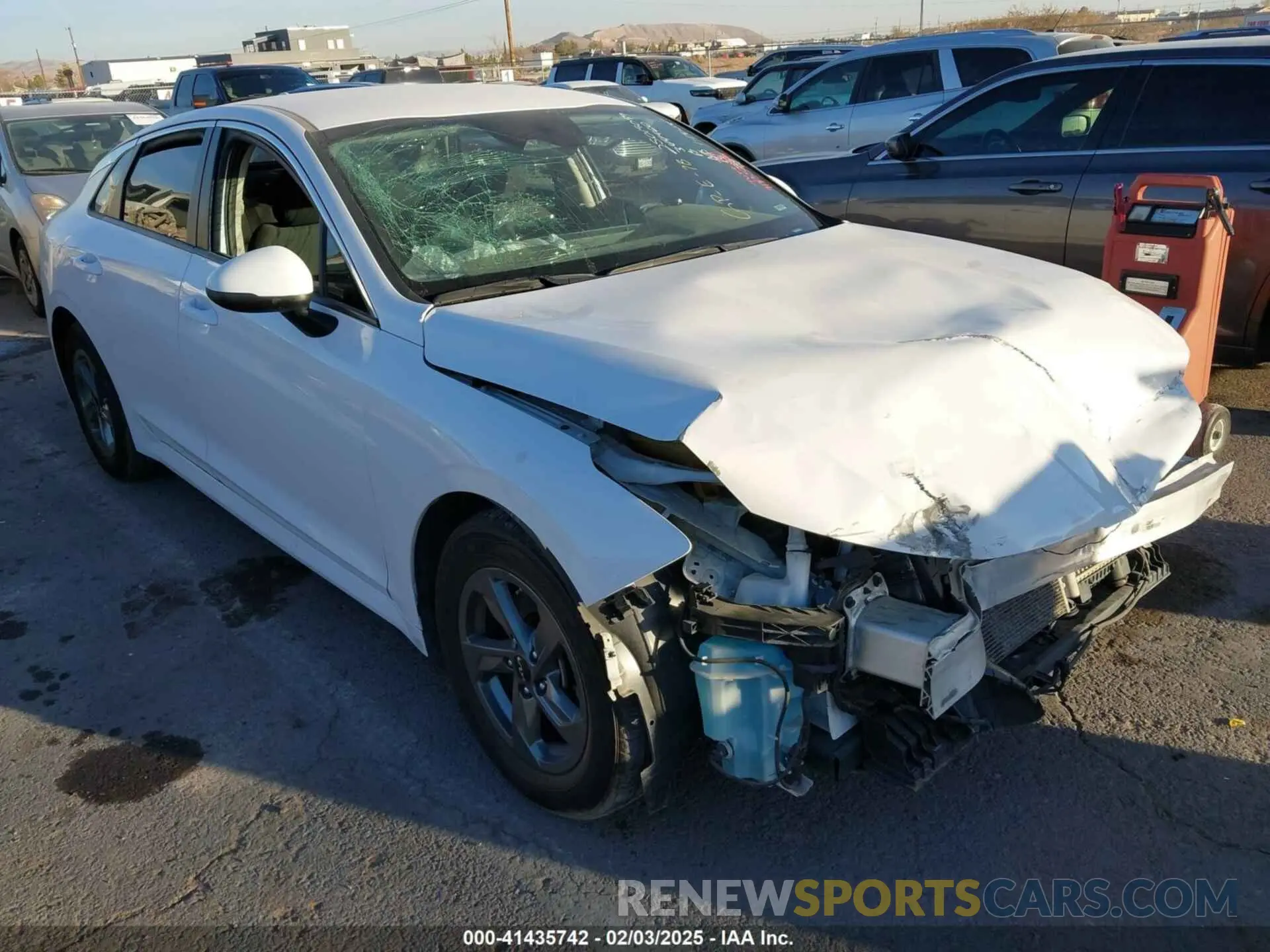 1 Photograph of a damaged car 5XXG14J26NG091106 KIA K5 2022