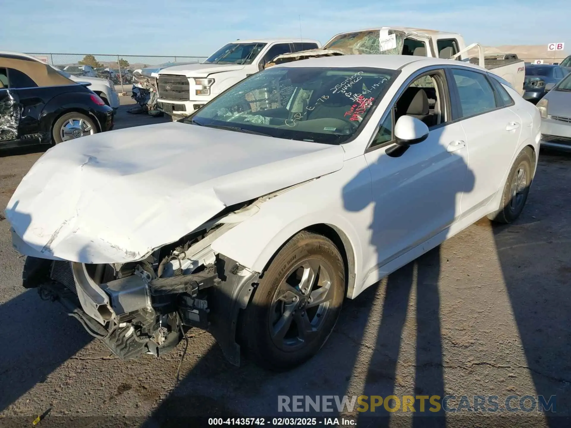 2 Photograph of a damaged car 5XXG14J26NG091106 KIA K5 2022