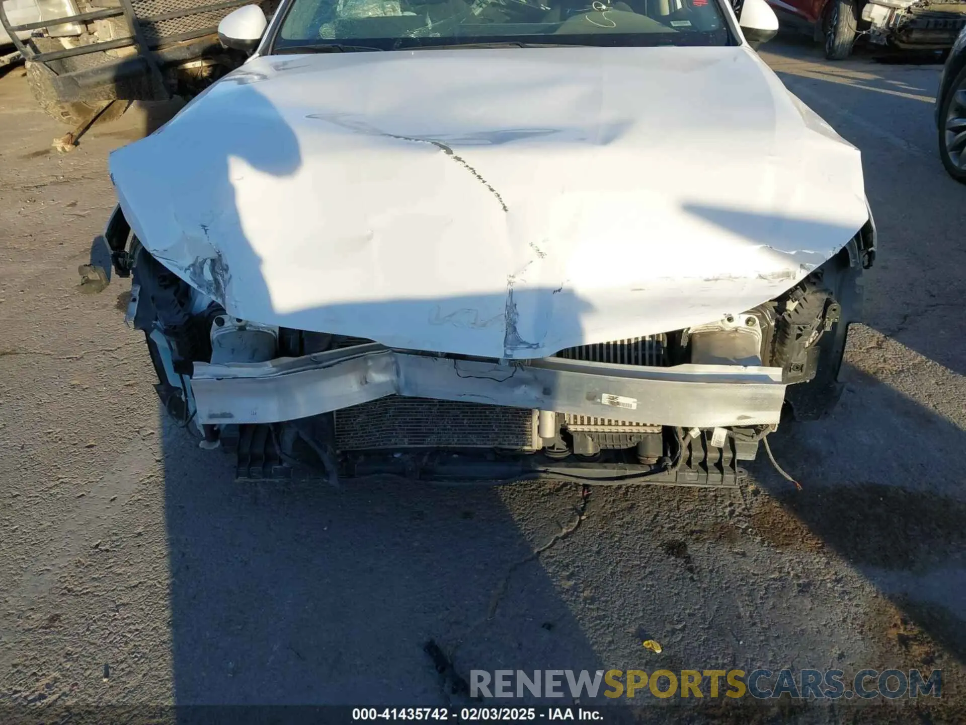 6 Photograph of a damaged car 5XXG14J26NG091106 KIA K5 2022