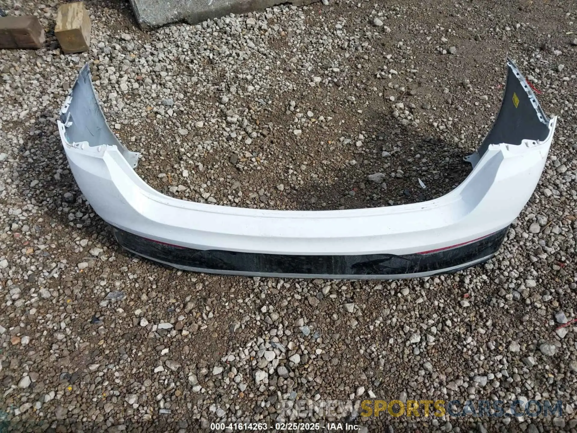 12 Photograph of a damaged car 5XXG14J26NG106106 KIA K5 2022