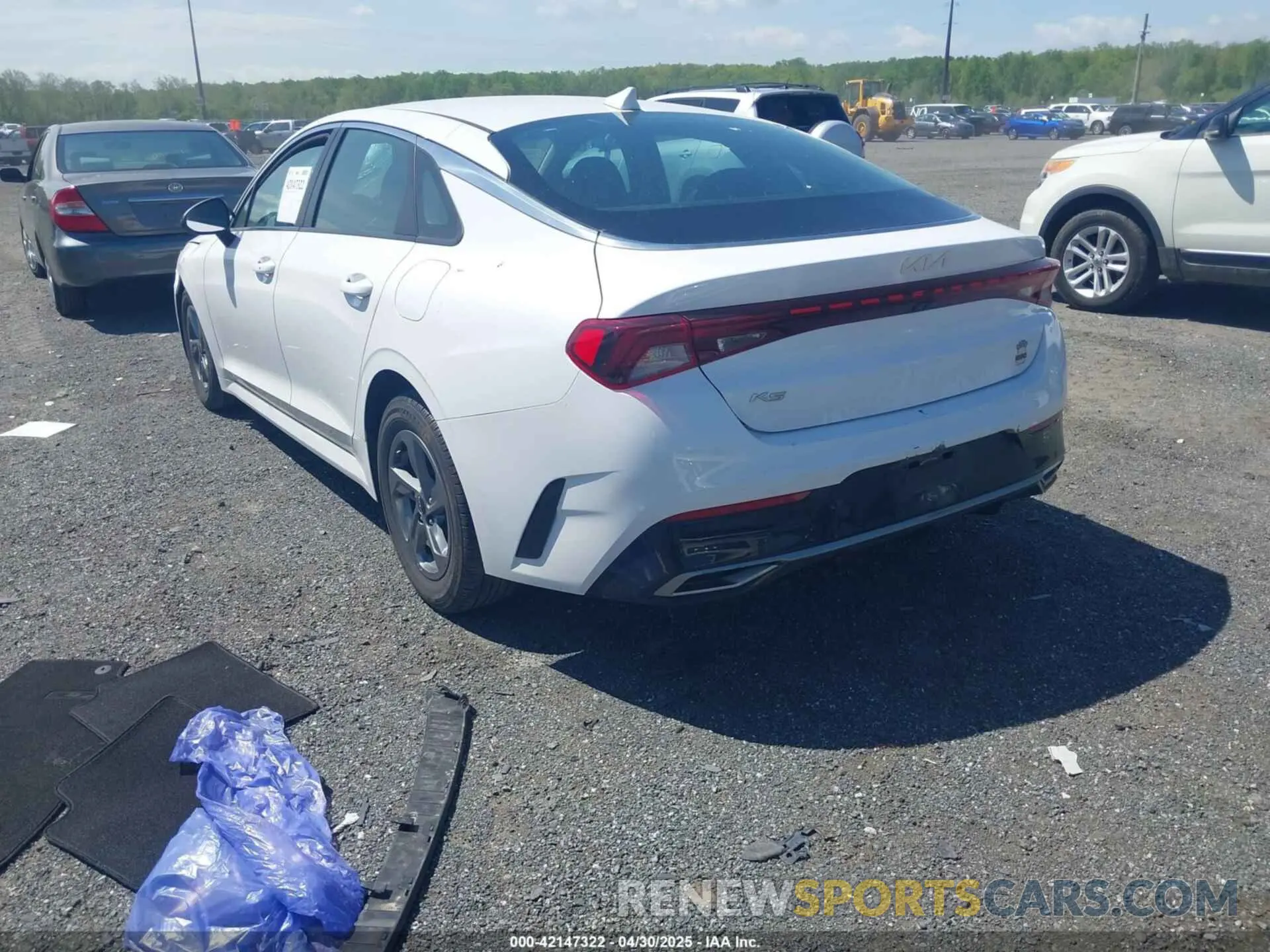 3 Photograph of a damaged car 5XXG14J26NG128378 KIA K5 2022
