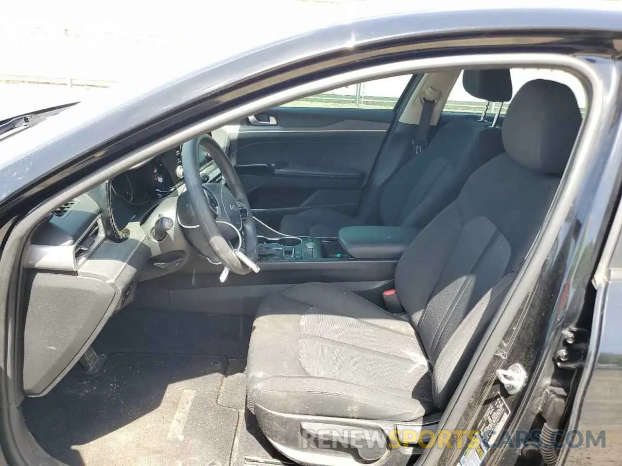 7 Photograph of a damaged car 5XXG14J27NG105966 KIA K5 2022