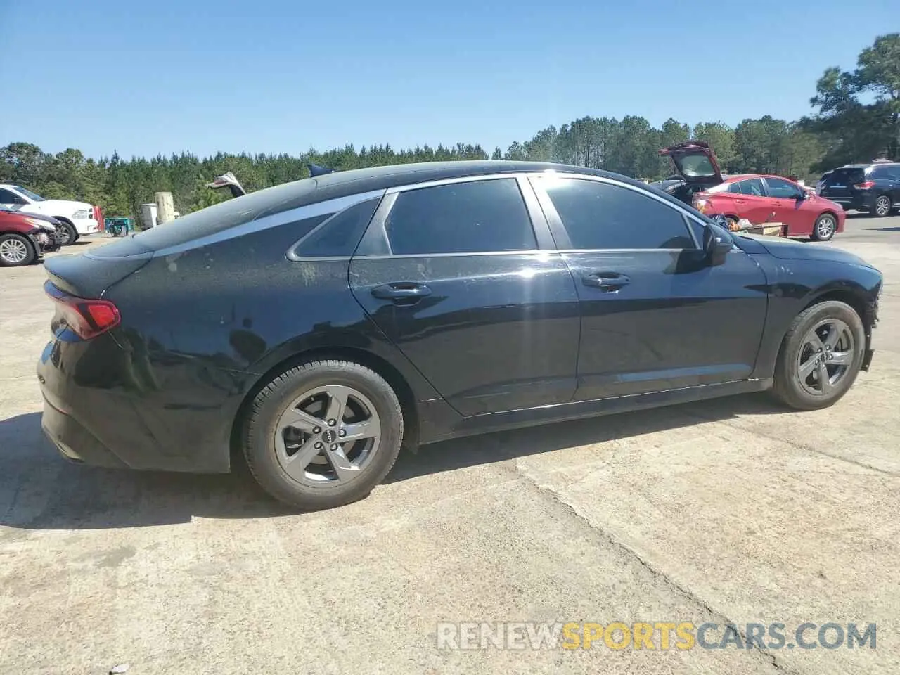 3 Photograph of a damaged car 5XXG14J27NG142547 KIA K5 2022