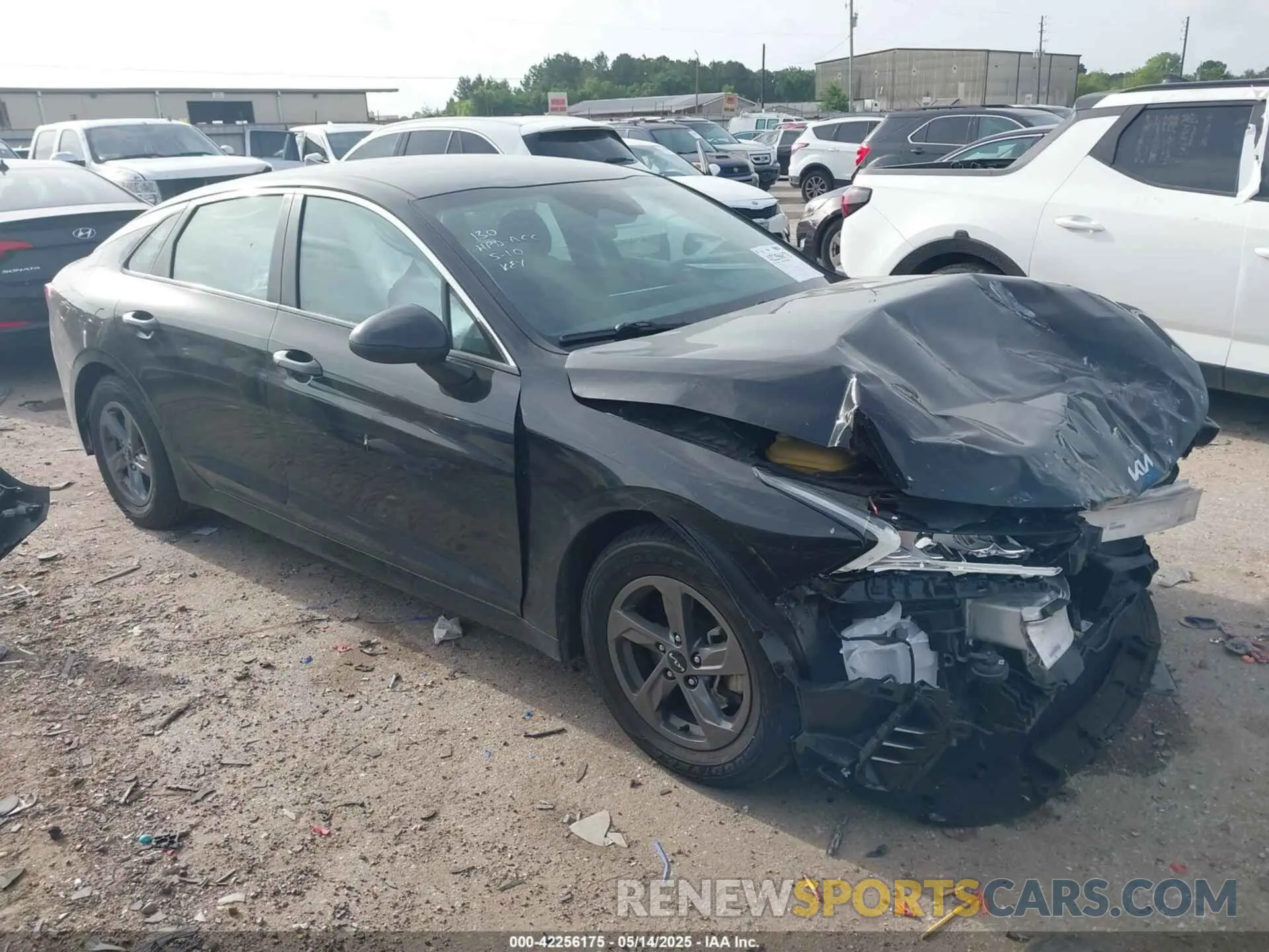 1 Photograph of a damaged car 5XXG14J27NG150860 KIA K5 2022