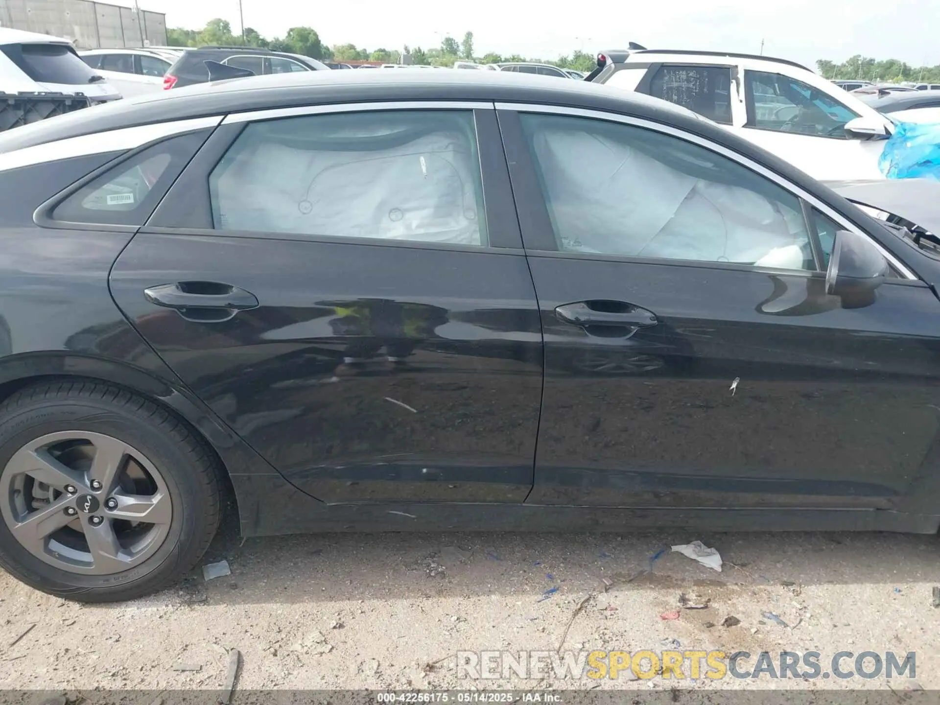 13 Photograph of a damaged car 5XXG14J27NG150860 KIA K5 2022