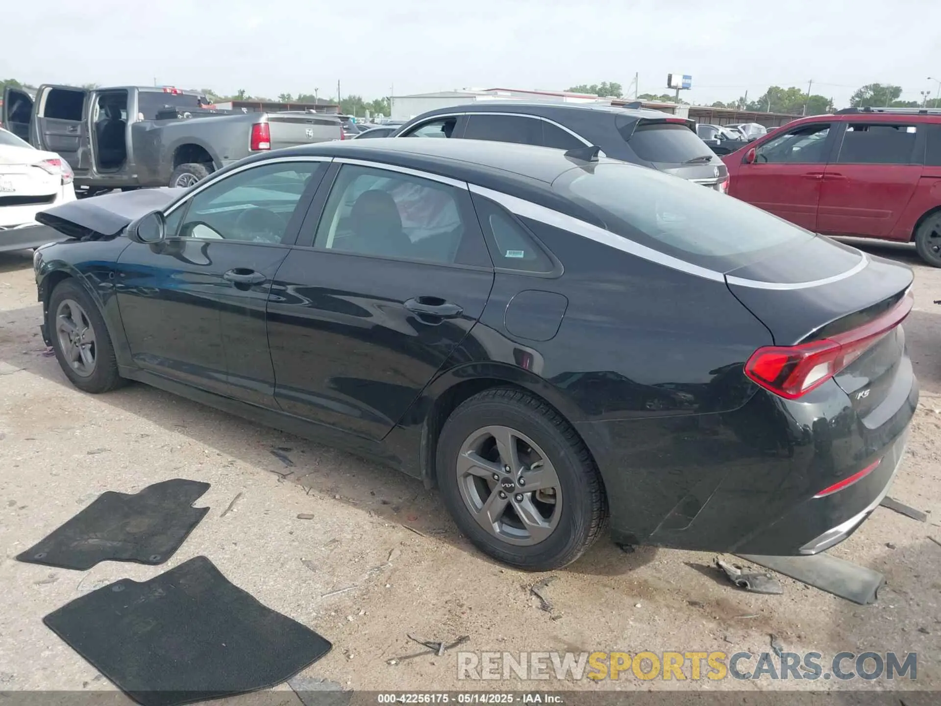 3 Photograph of a damaged car 5XXG14J27NG150860 KIA K5 2022