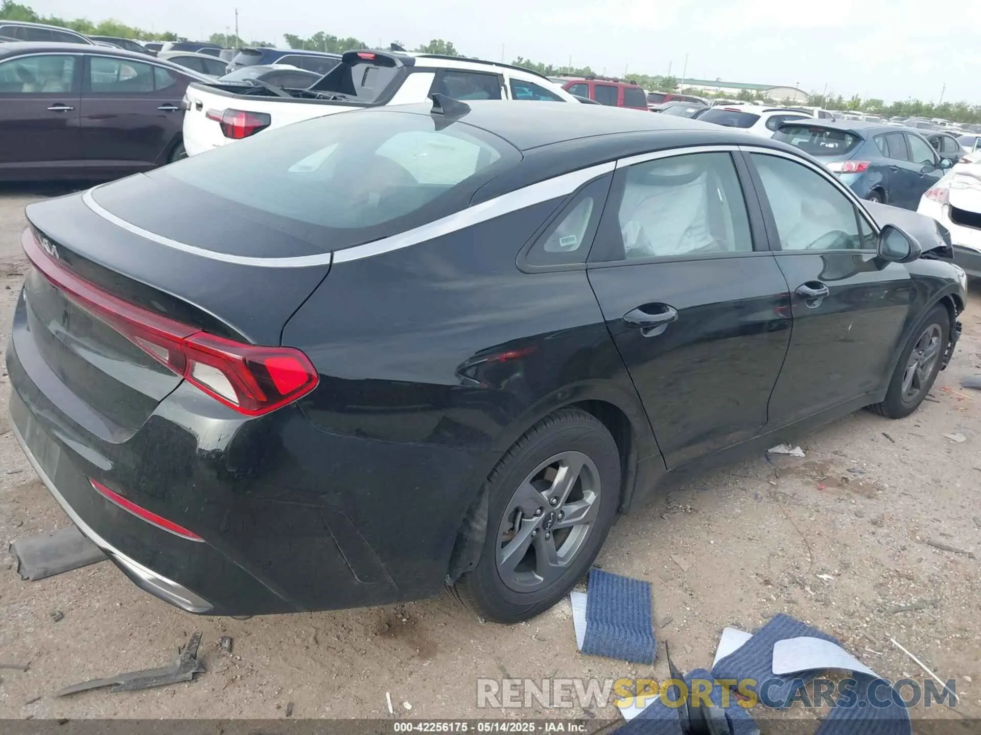 4 Photograph of a damaged car 5XXG14J27NG150860 KIA K5 2022