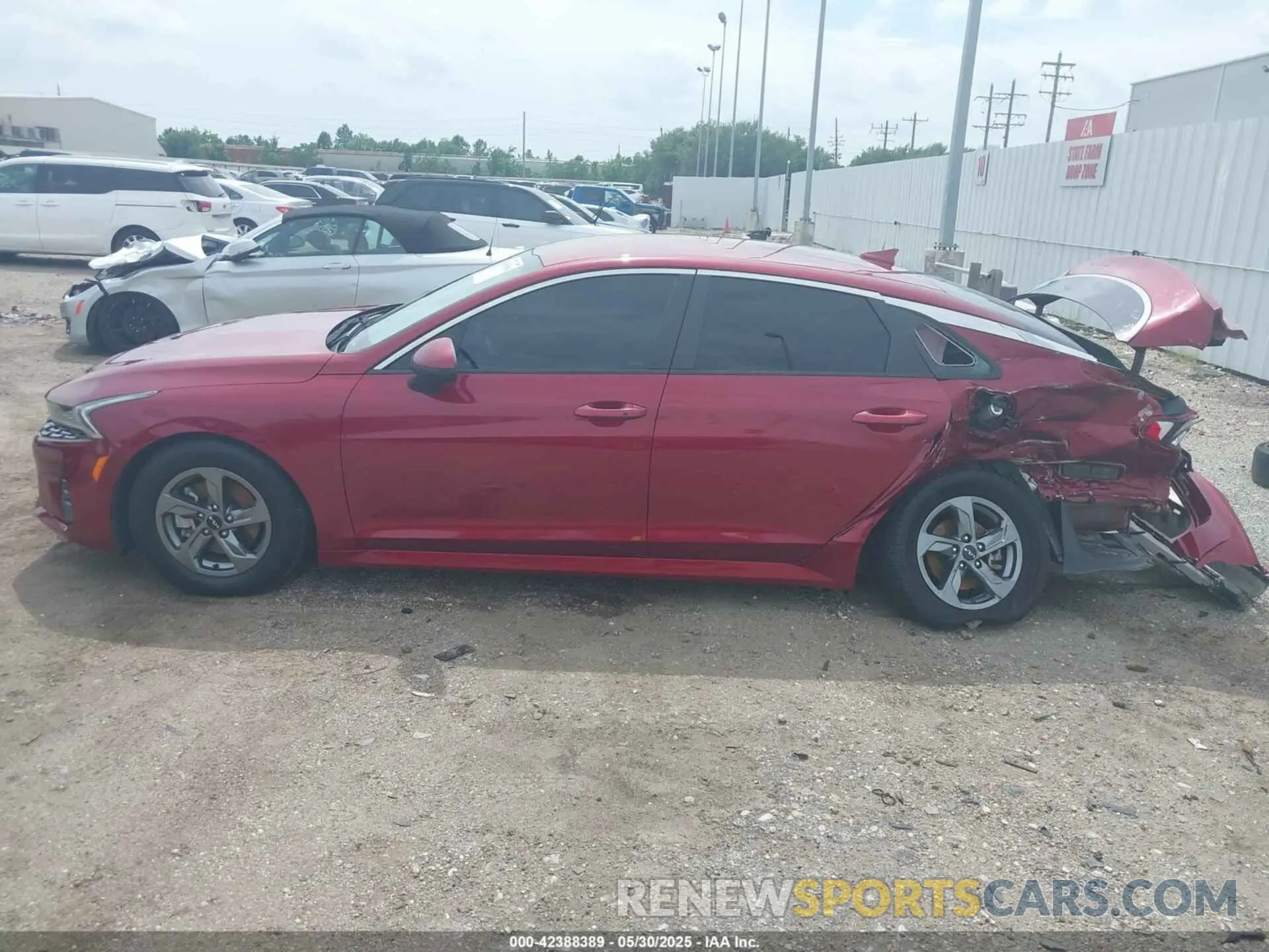 14 Photograph of a damaged car 5XXG14J28NG102753 KIA K5 2022