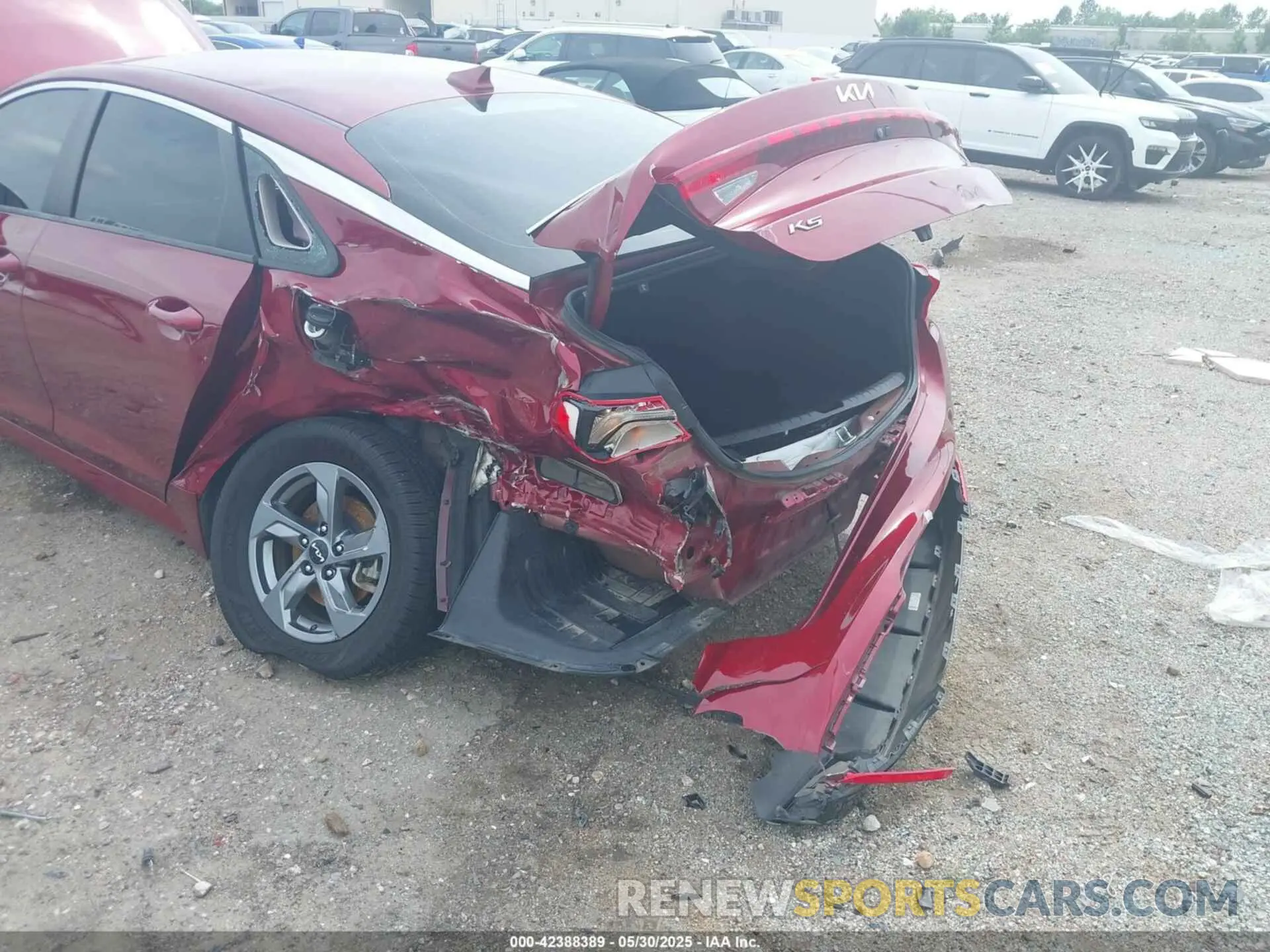 6 Photograph of a damaged car 5XXG14J28NG102753 KIA K5 2022
