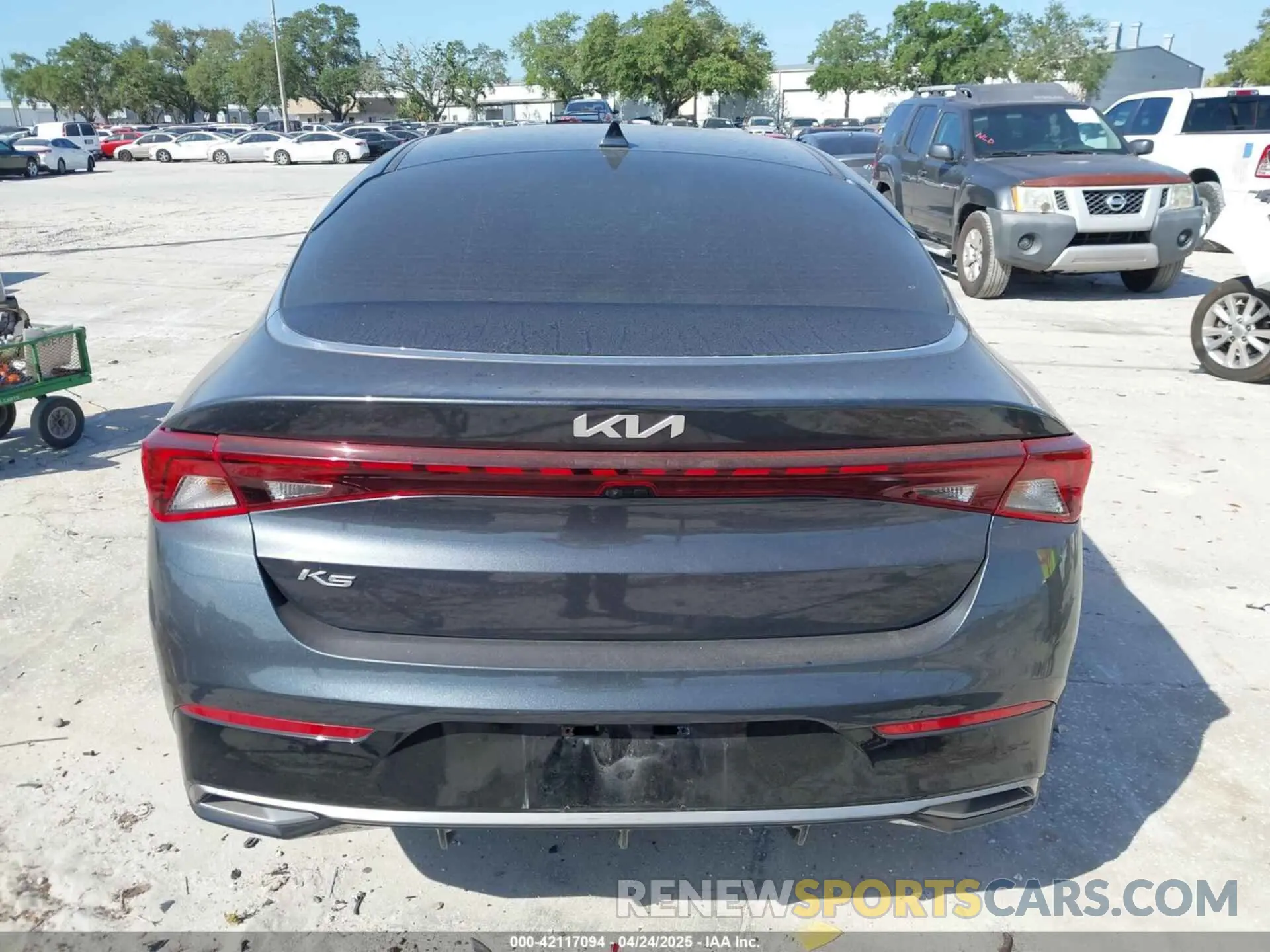 16 Photograph of a damaged car 5XXG14J28NG113817 KIA K5 2022