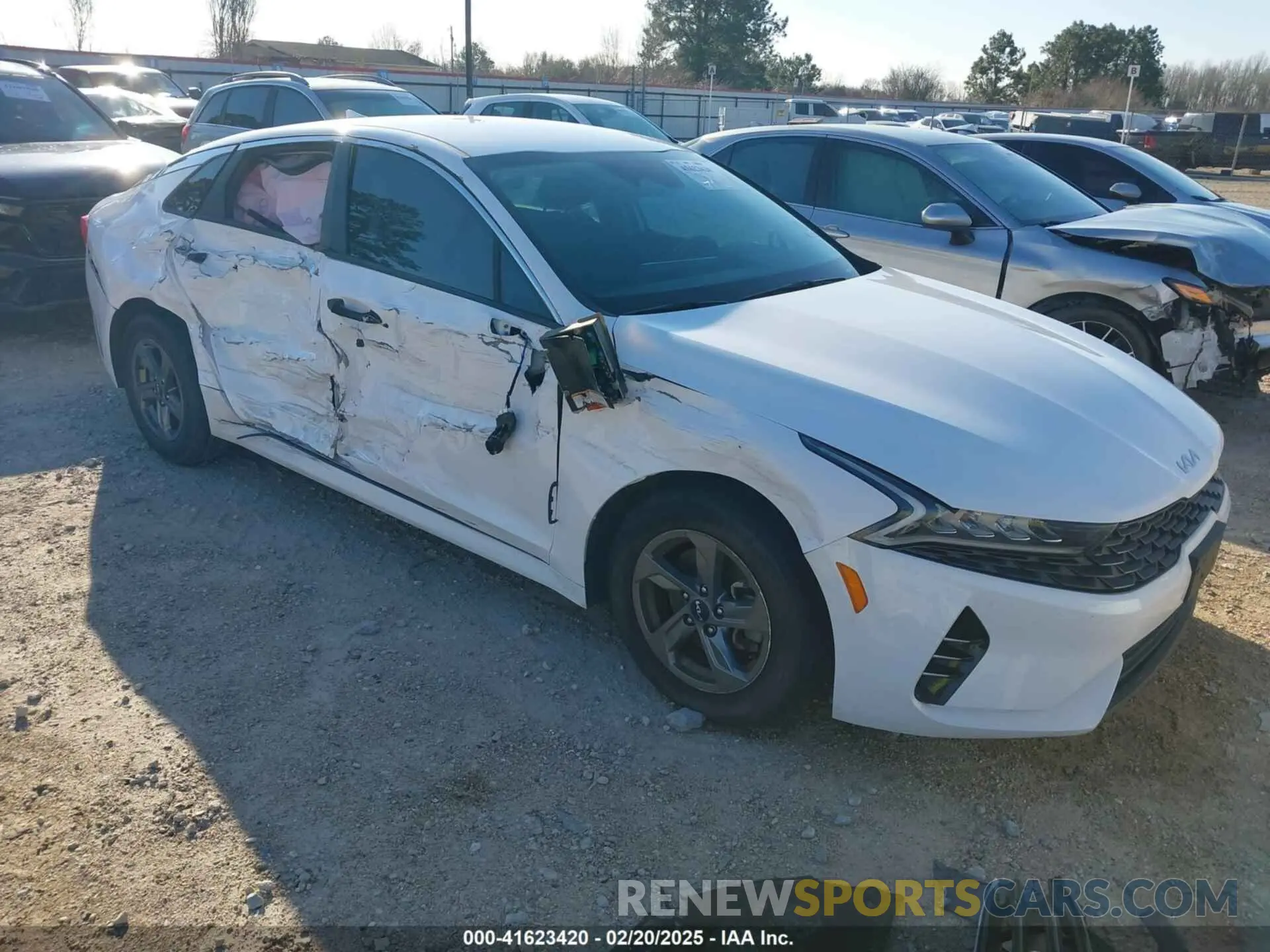 1 Photograph of a damaged car 5XXG14J28NG116006 KIA K5 2022