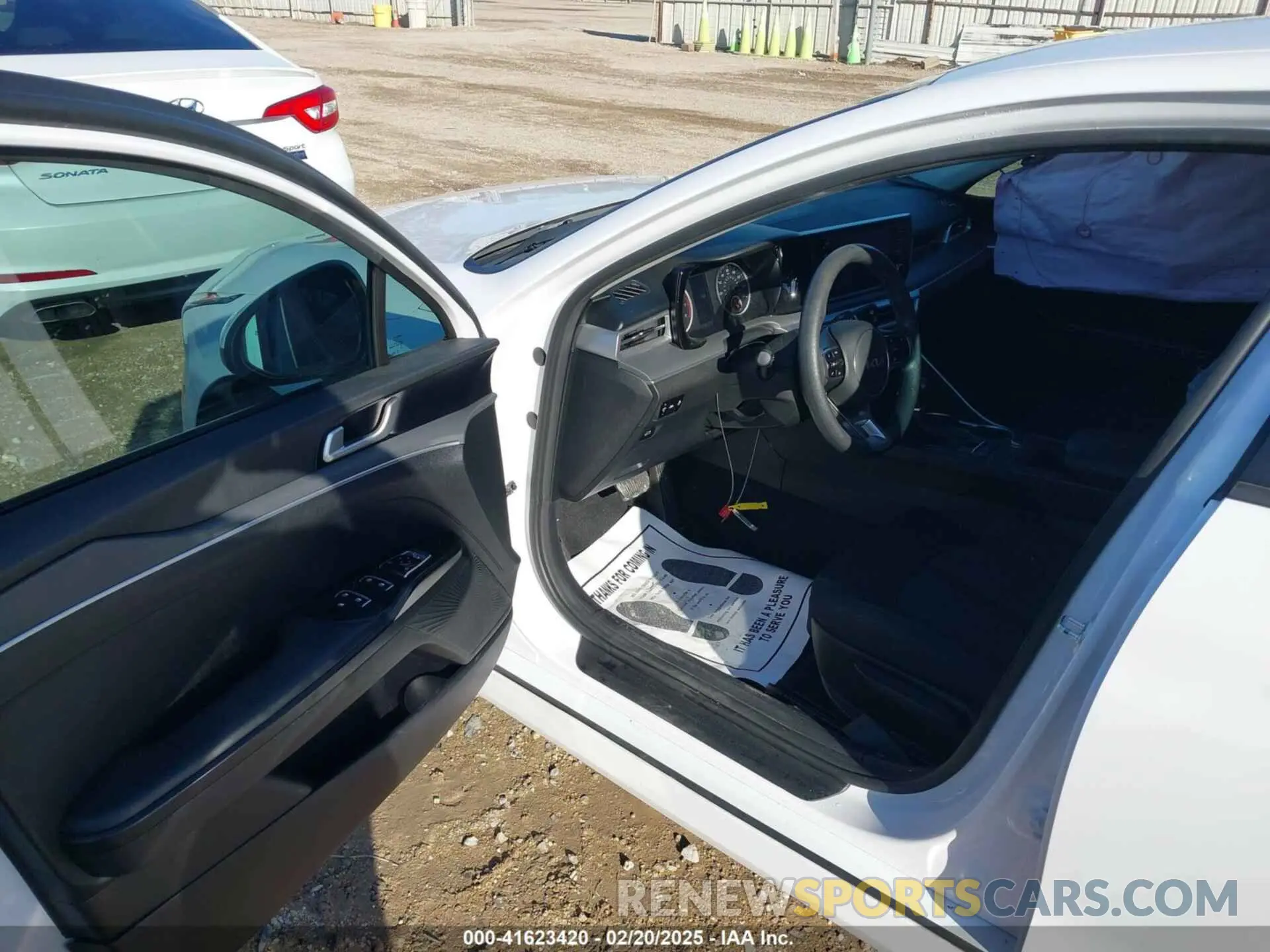 5 Photograph of a damaged car 5XXG14J28NG116006 KIA K5 2022