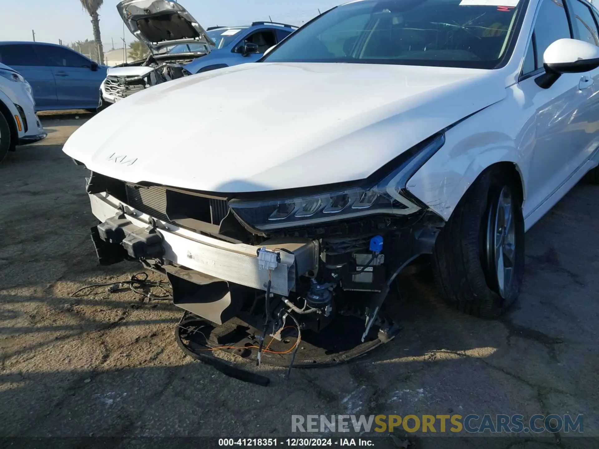 6 Photograph of a damaged car 5XXG14J28NG123134 KIA K5 2022