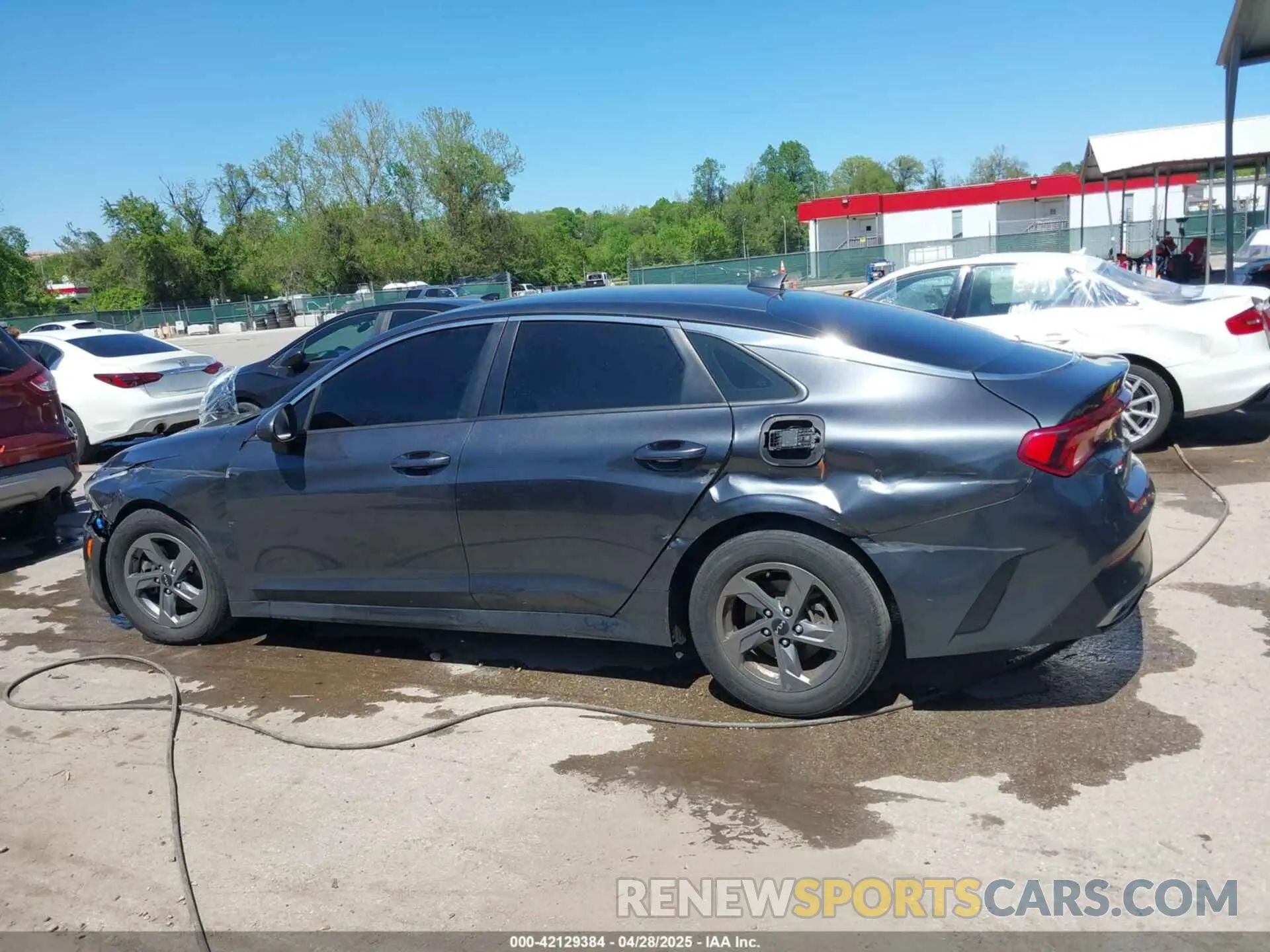 14 Photograph of a damaged car 5XXG14J29NG129556 KIA K5 2022