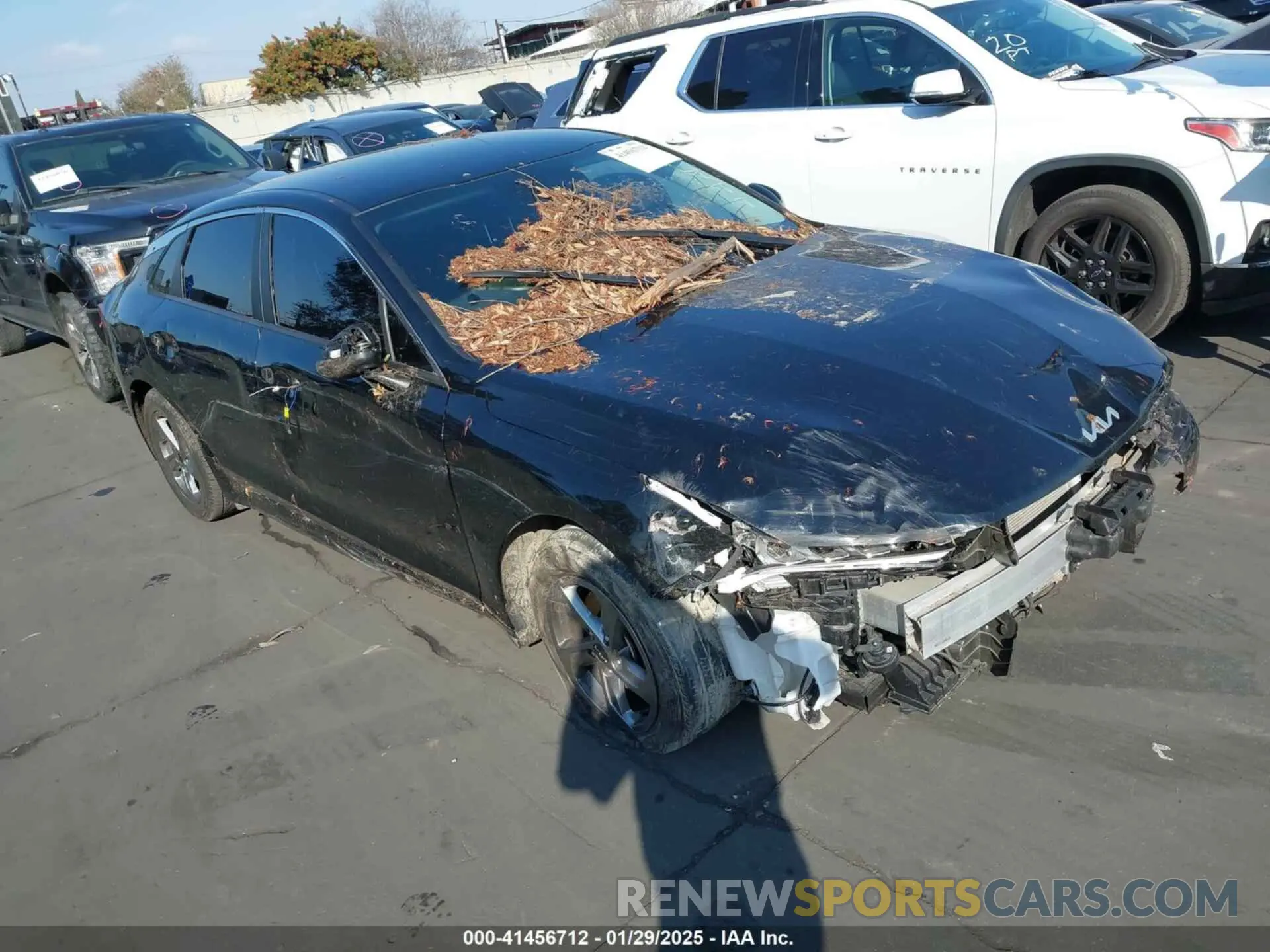 1 Photograph of a damaged car 5XXG14J29NG132439 KIA K5 2022