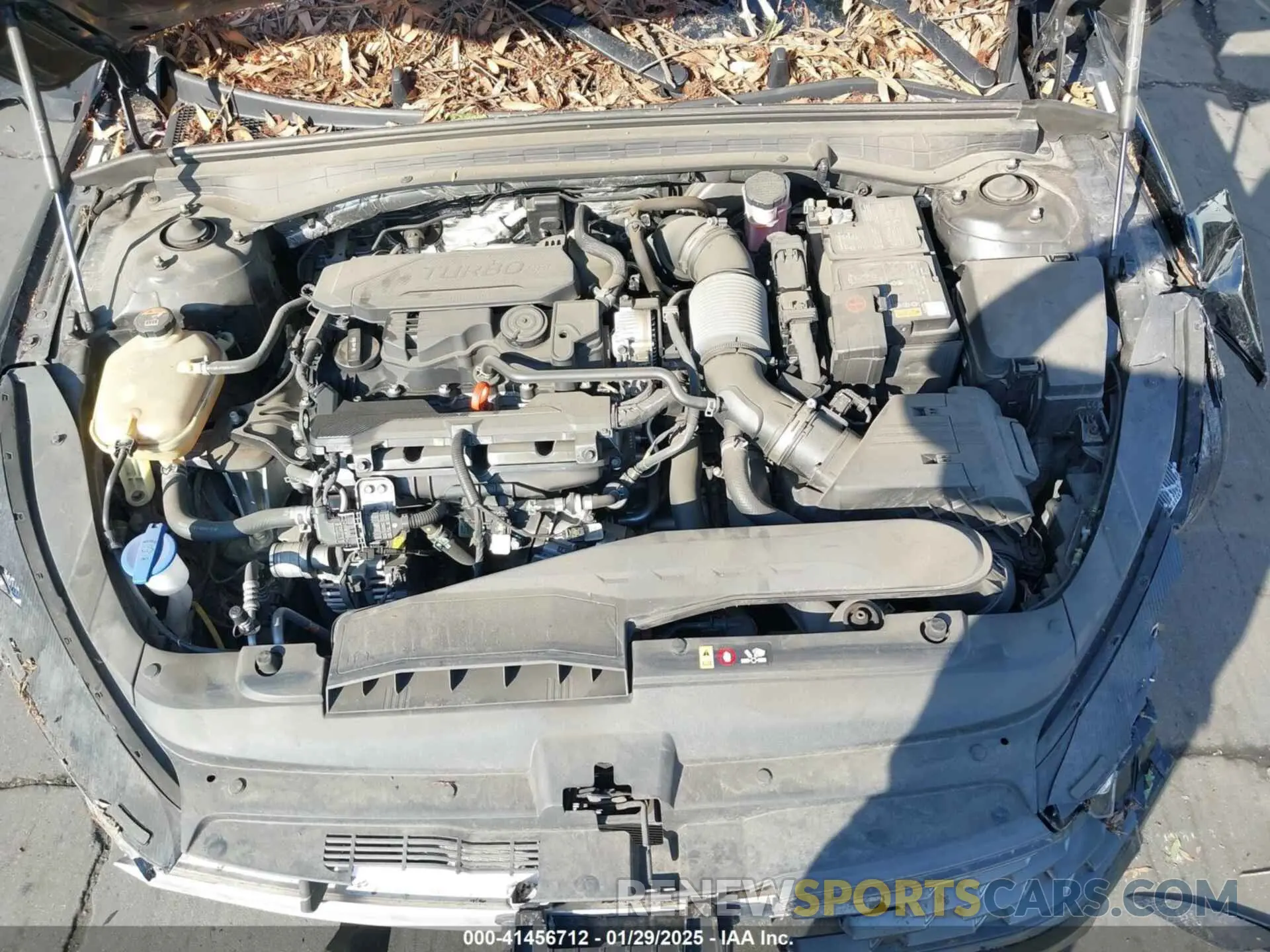 10 Photograph of a damaged car 5XXG14J29NG132439 KIA K5 2022