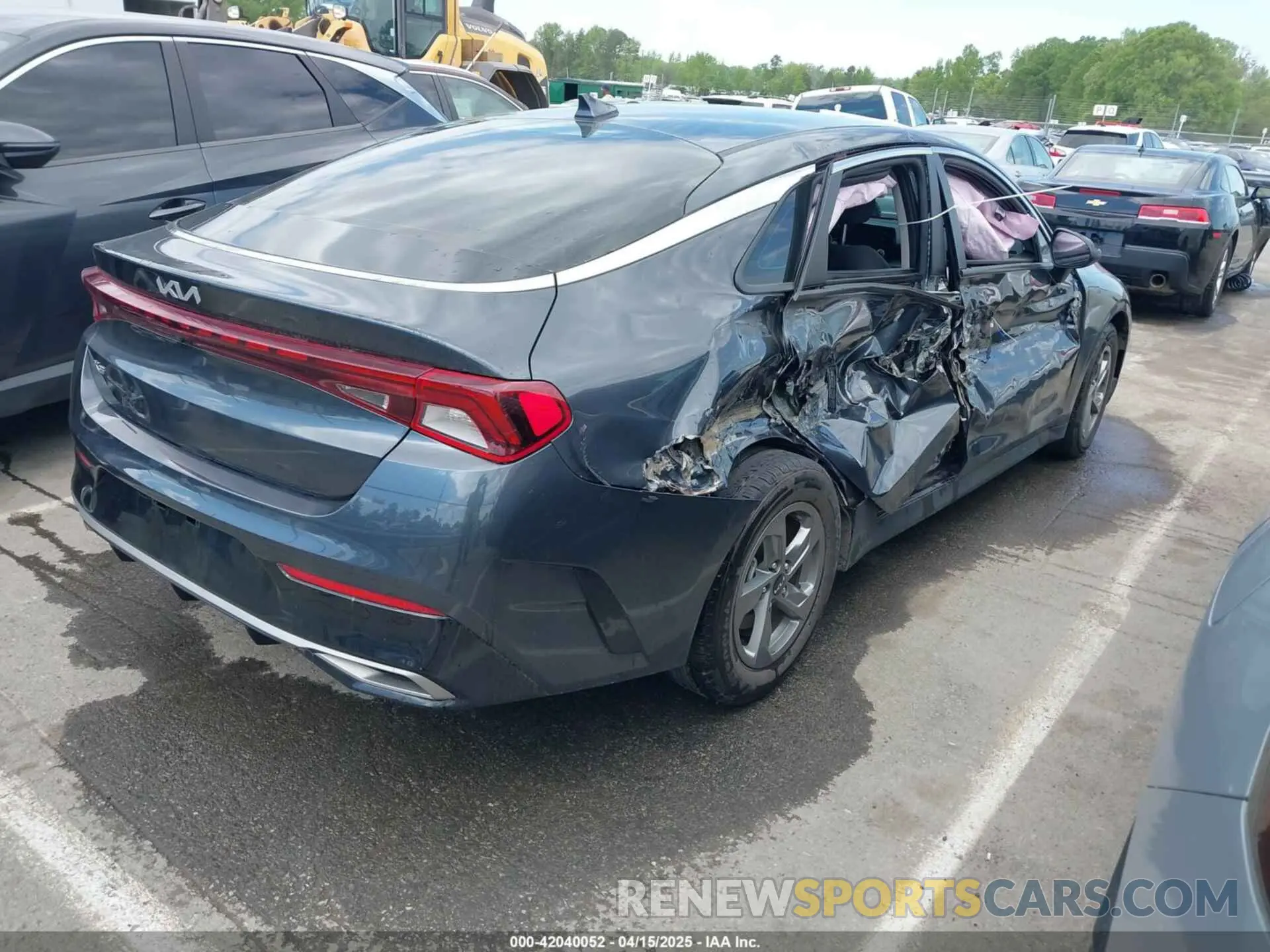 4 Photograph of a damaged car 5XXG14J29NG149192 KIA K5 2022