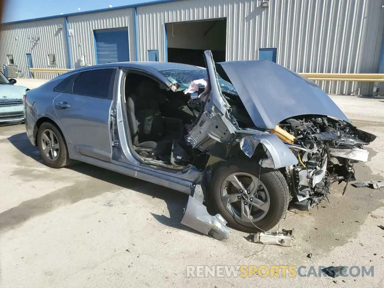 4 Photograph of a damaged car 5XXG14J2XNG142512 KIA K5 2022