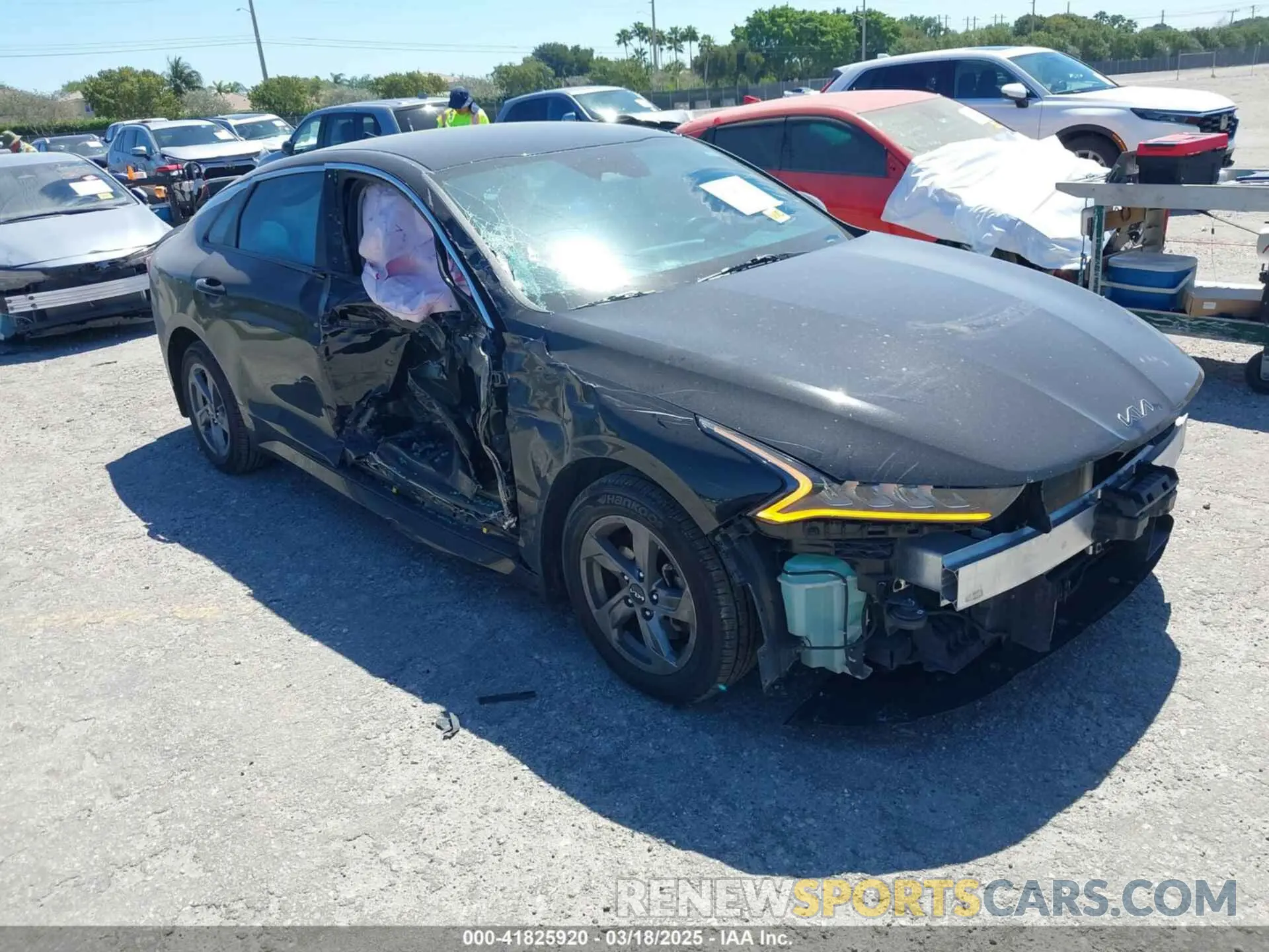 1 Photograph of a damaged car 5XXG24J25NG115294 KIA K5 2022