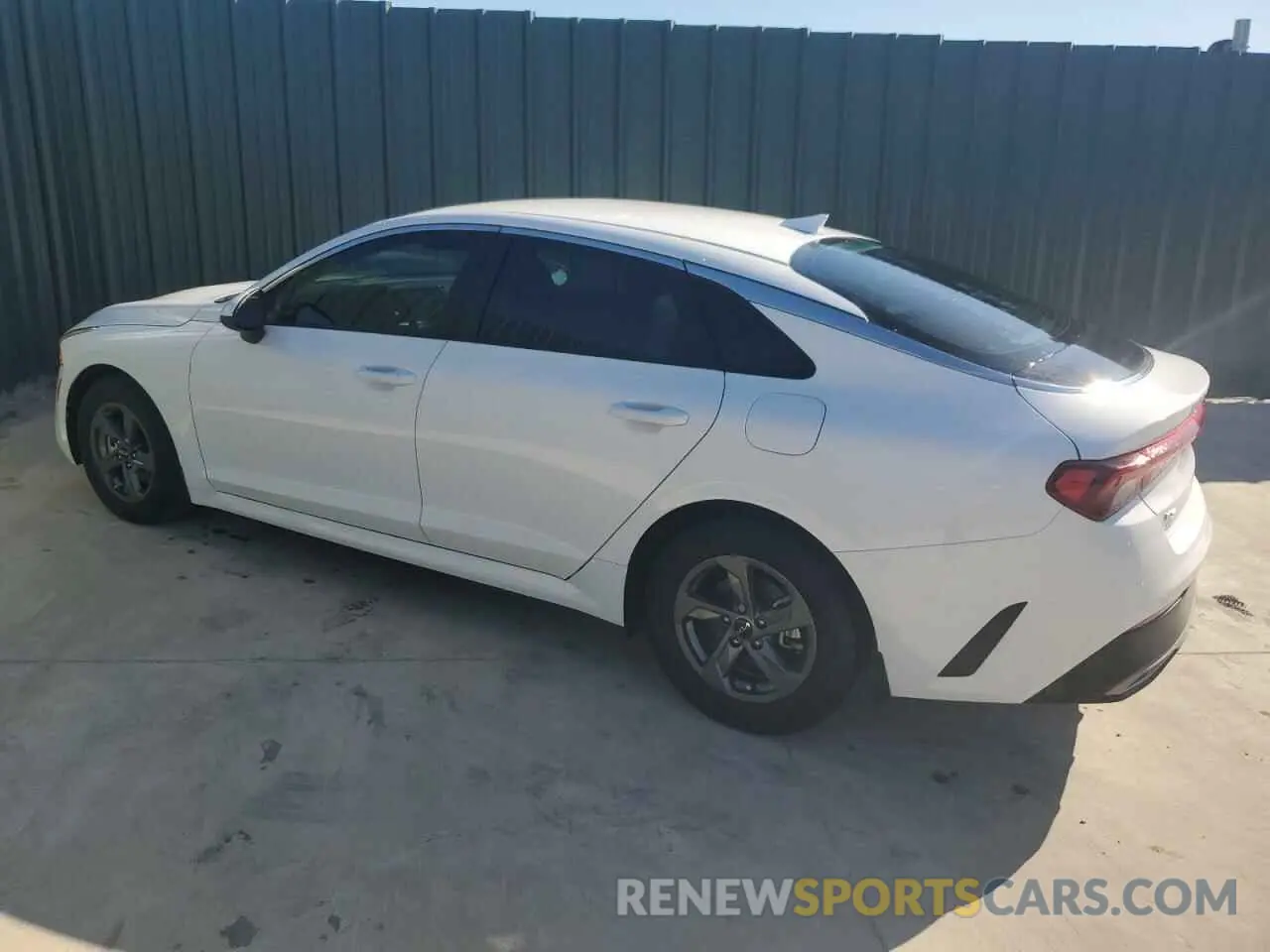 2 Photograph of a damaged car 5XXG24J25NG163085 KIA K5 2022