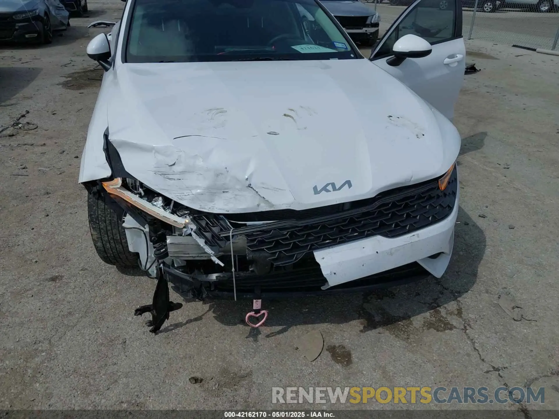 6 Photograph of a damaged car 5XXG24J26NG088347 KIA K5 2022