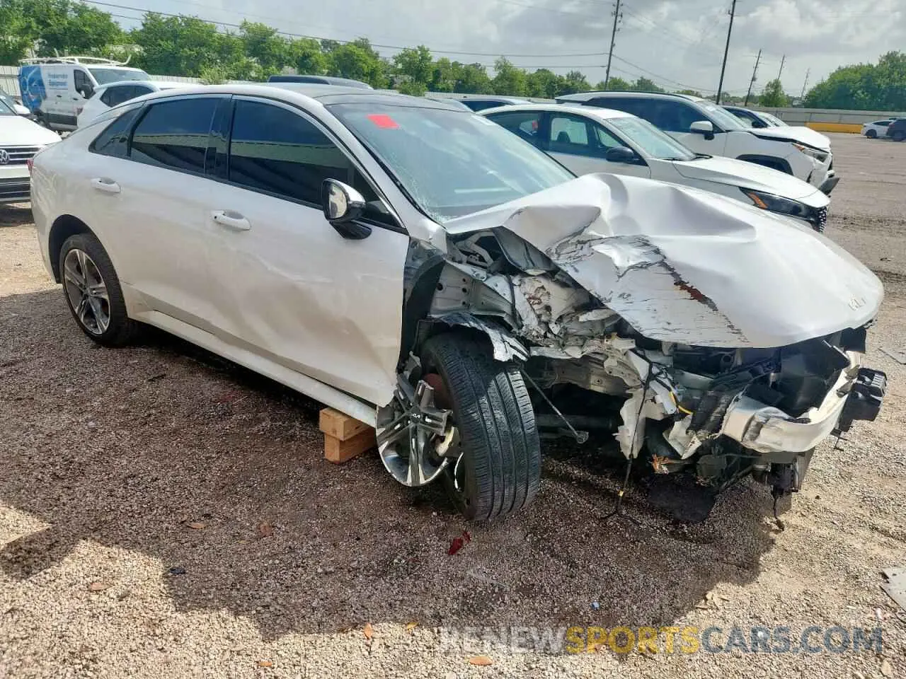 4 Photograph of a damaged car 5XXG34J23NG084852 KIA K5 2022