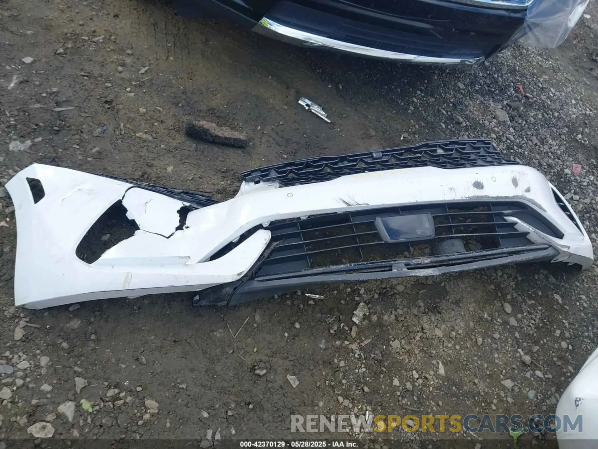 12 Photograph of a damaged car 5XXG34J28NG087701 KIA K5 2022