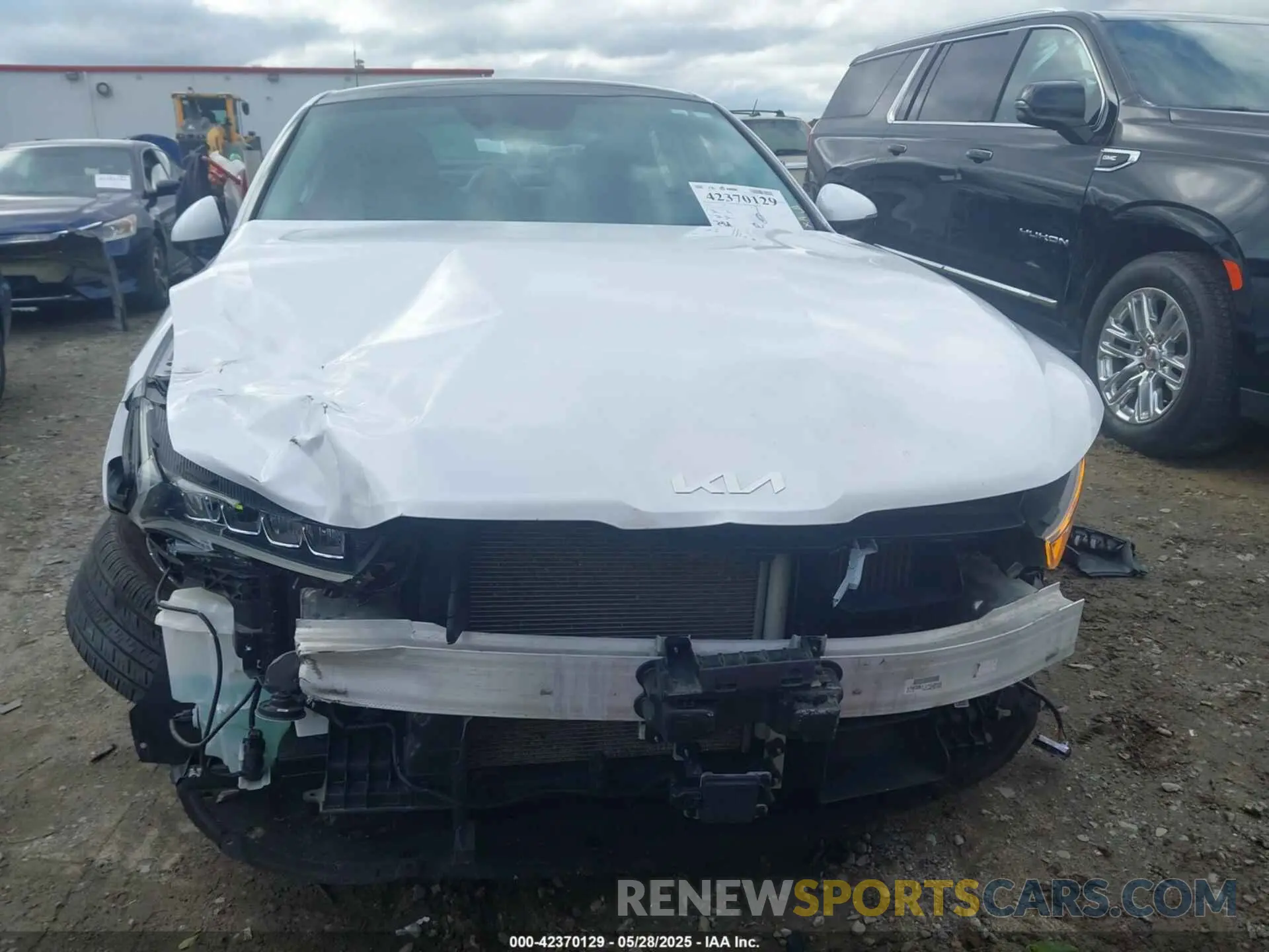 13 Photograph of a damaged car 5XXG34J28NG087701 KIA K5 2022