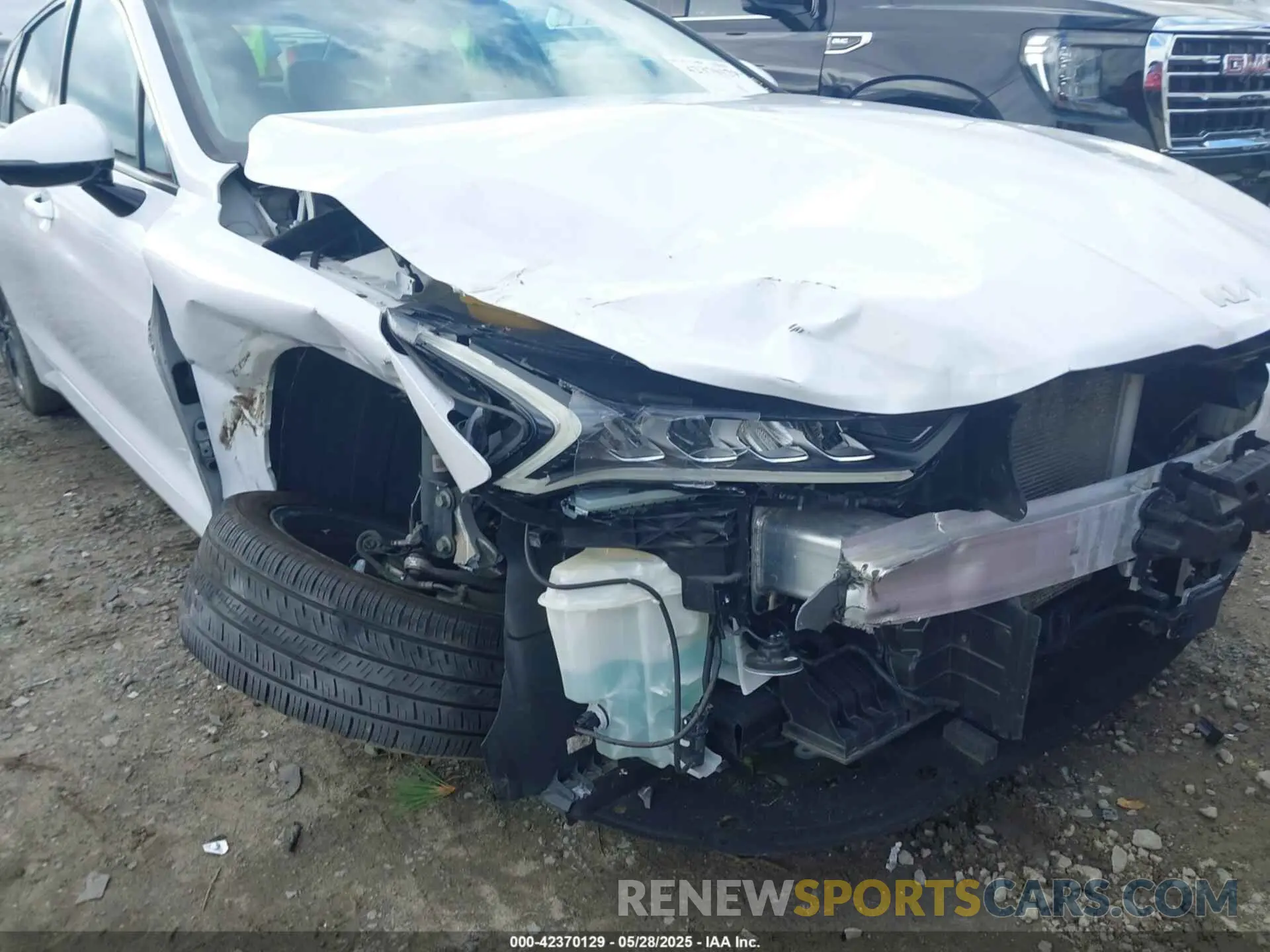 6 Photograph of a damaged car 5XXG34J28NG087701 KIA K5 2022