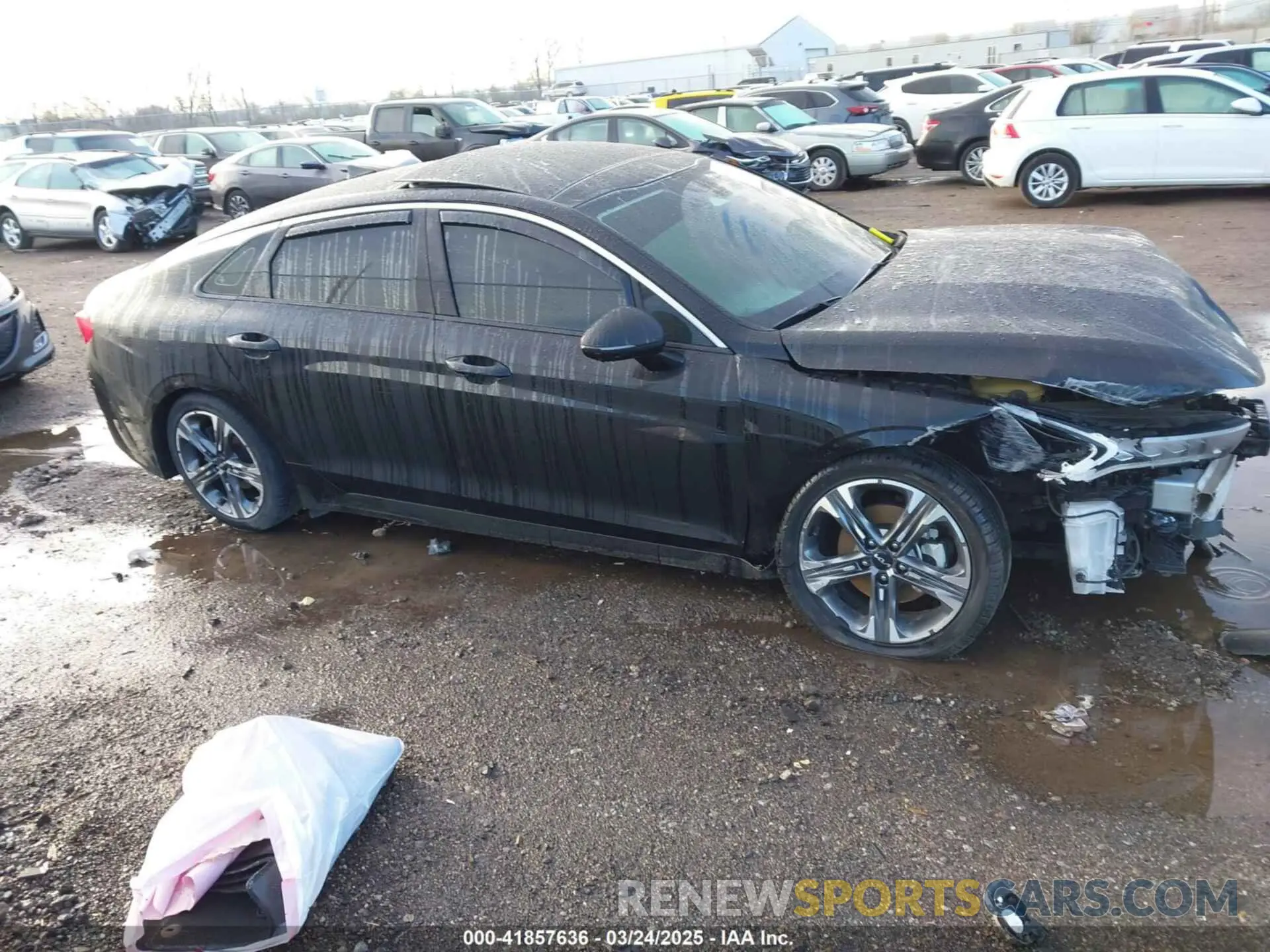 14 Photograph of a damaged car 5XXG34J29NG122939 KIA K5 2022