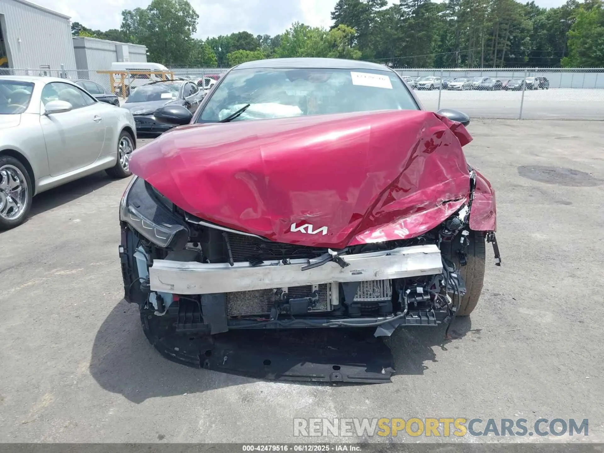 11 Photograph of a damaged car 5XXG64J20NG098599 KIA K5 2022