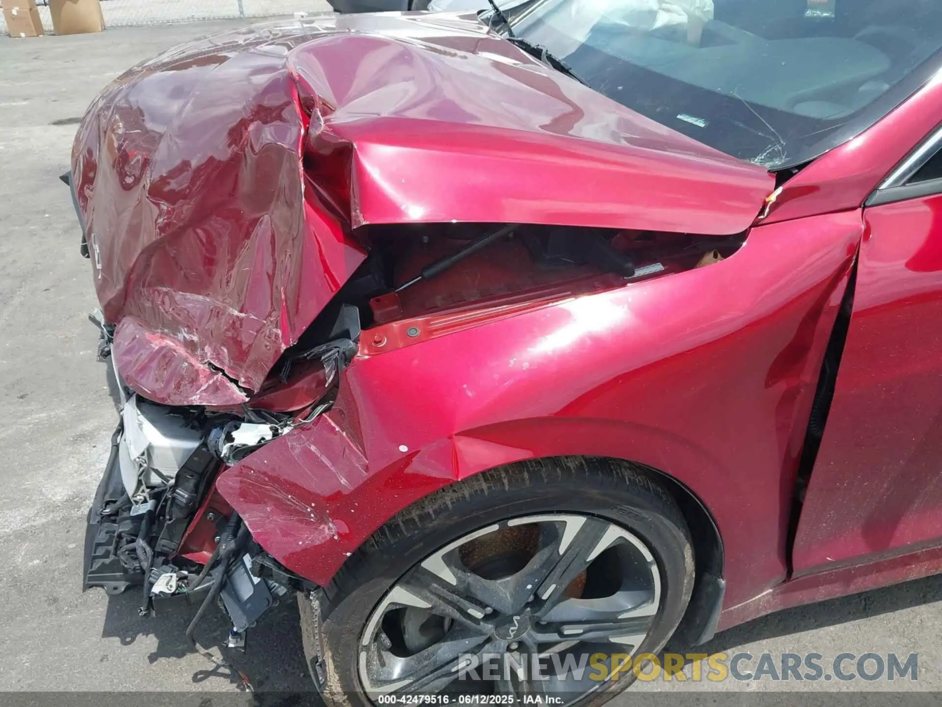 19 Photograph of a damaged car 5XXG64J20NG098599 KIA K5 2022