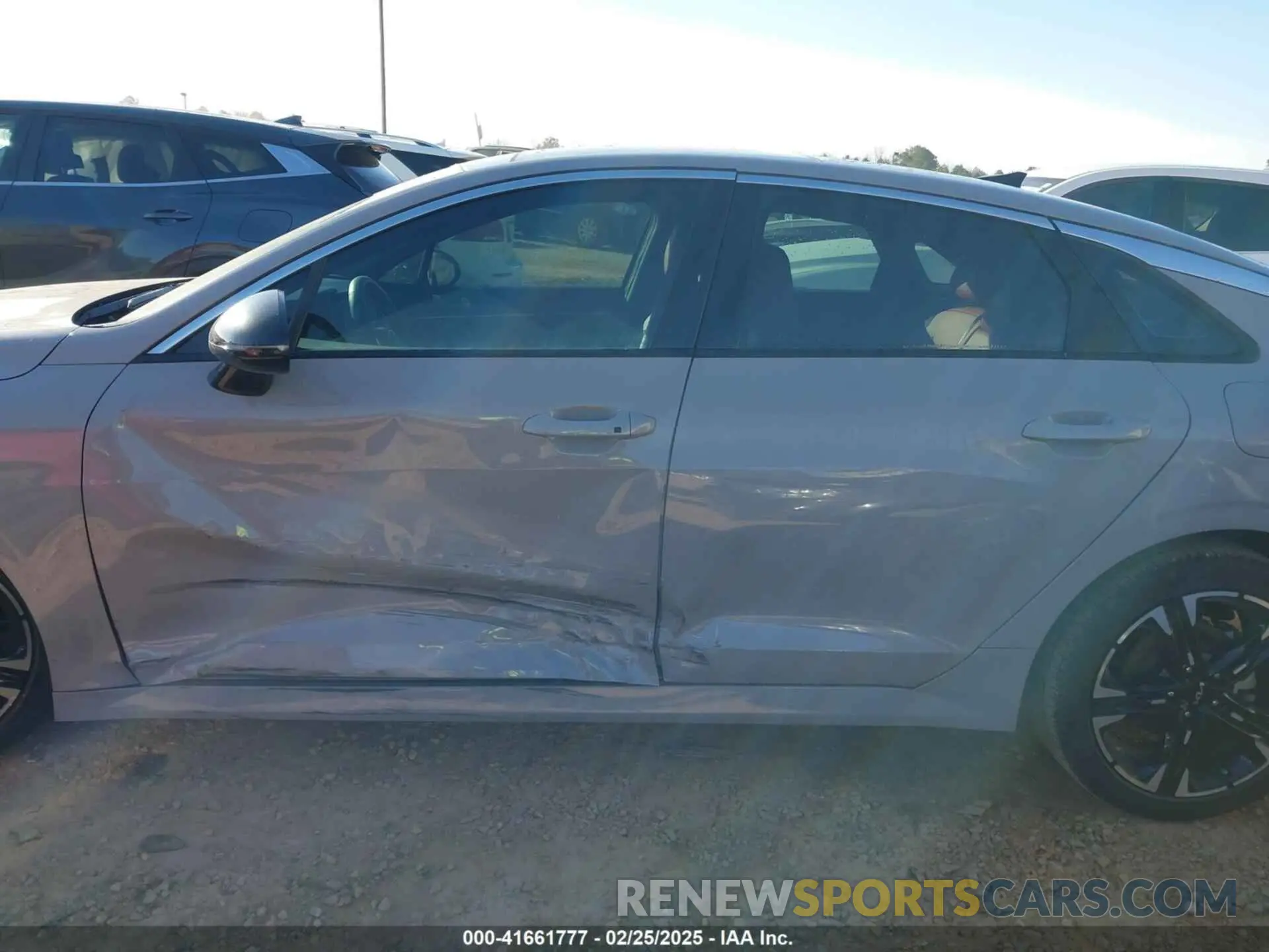 14 Photograph of a damaged car 5XXG64J20NG113375 KIA K5 2022